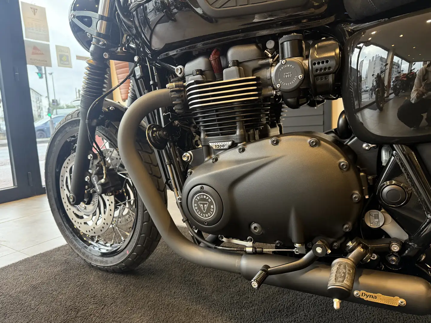 Triumph Bonneville T120 - 2