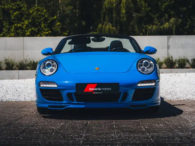 Porsche 911 view 2