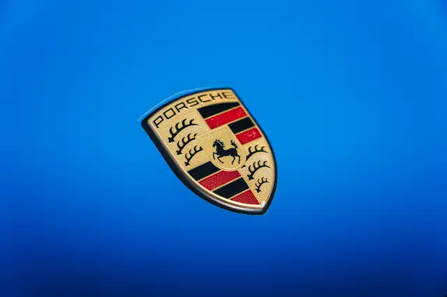 Porsche 911 view 4