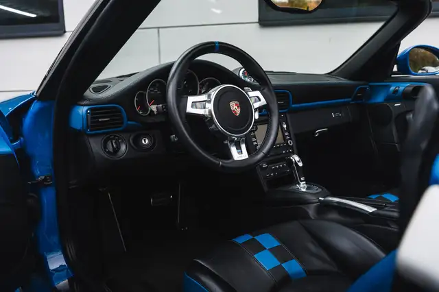 Porsche 911 view 15
