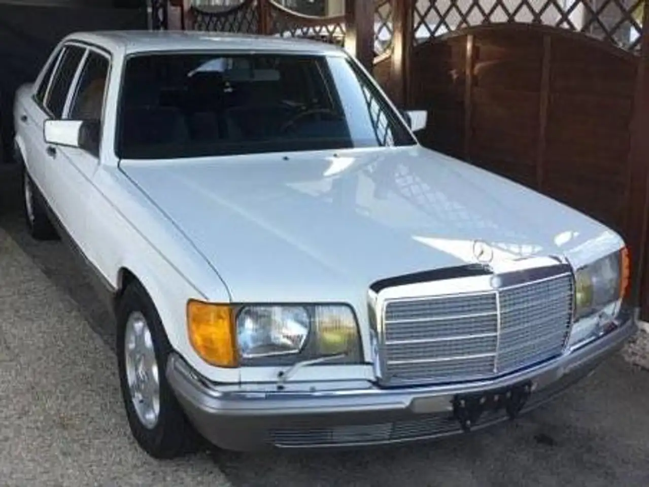 Mercedes-Benz 560 SEL, foto 1