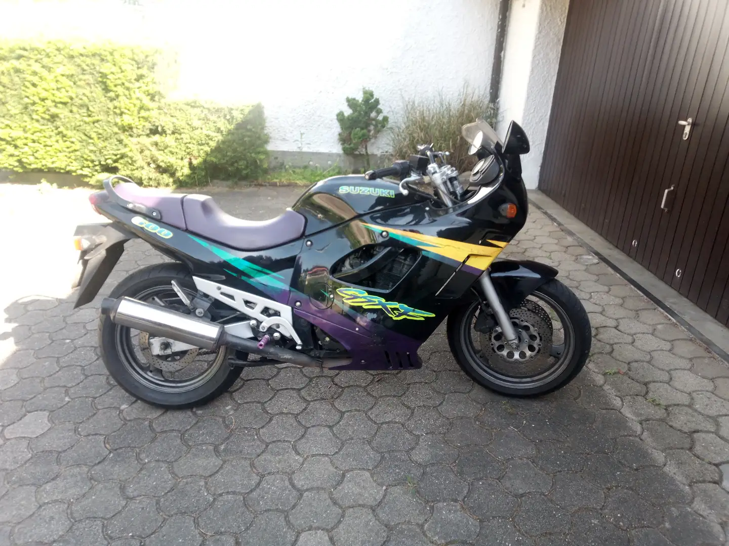 Suzuki GSX 600 GN 72 B Negro - 1