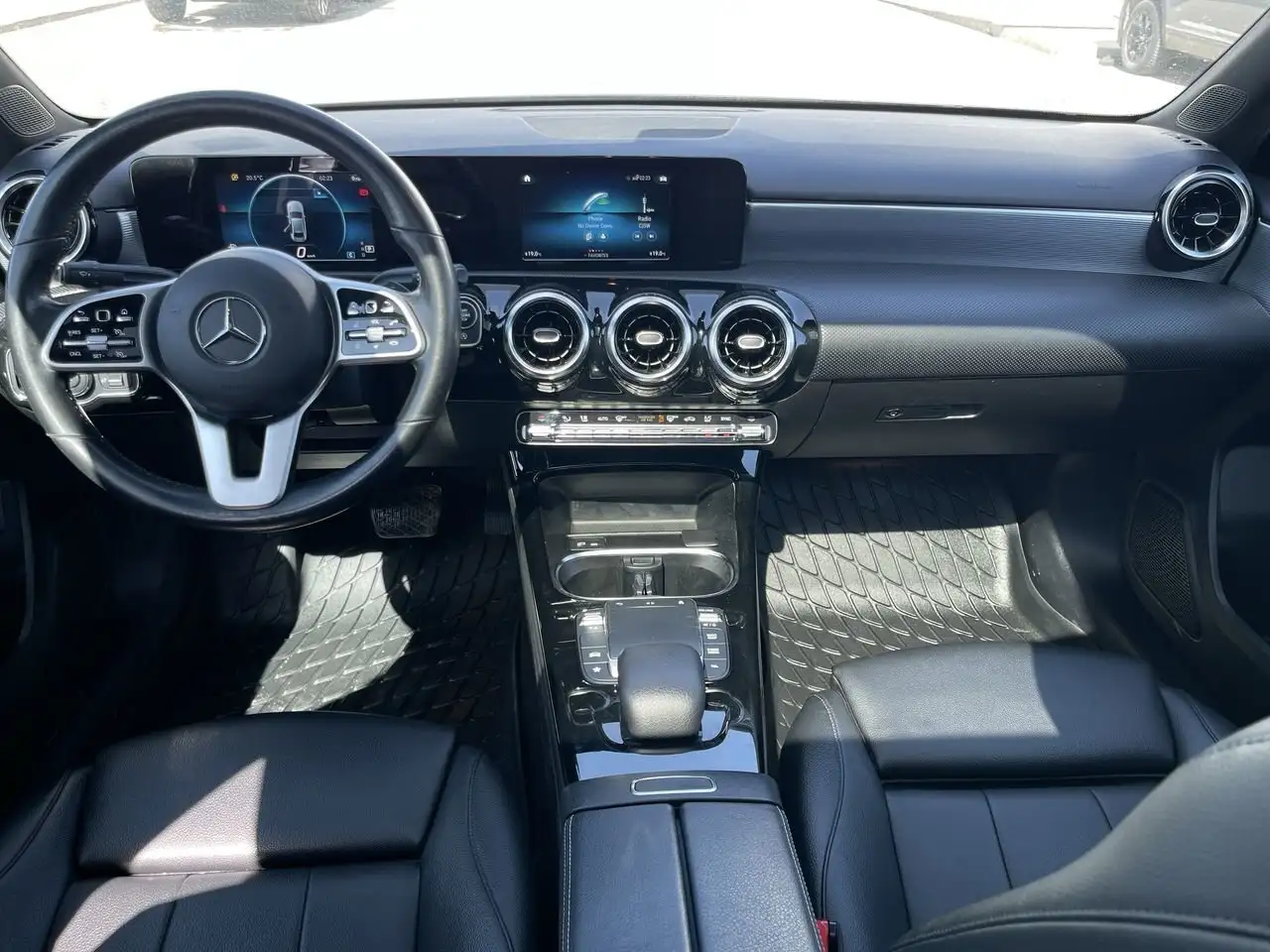 Mercedes-Benz A-Class снимка Mercedes-Benz A-Class