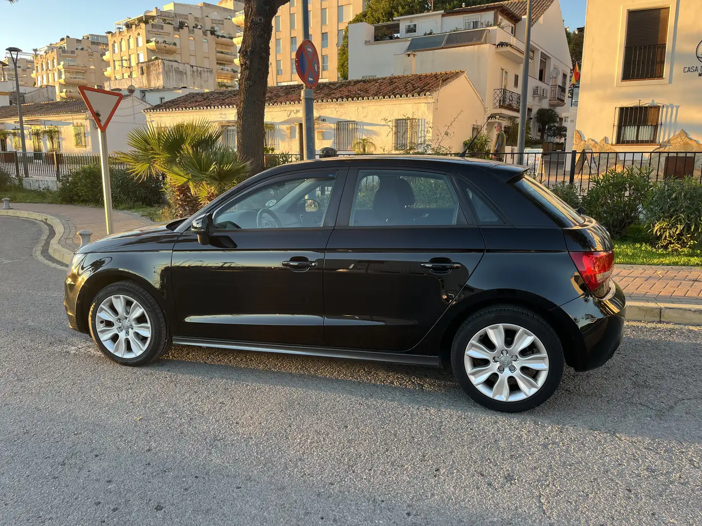 Audi A1 Sportback 1.6TDI Attraction - 1