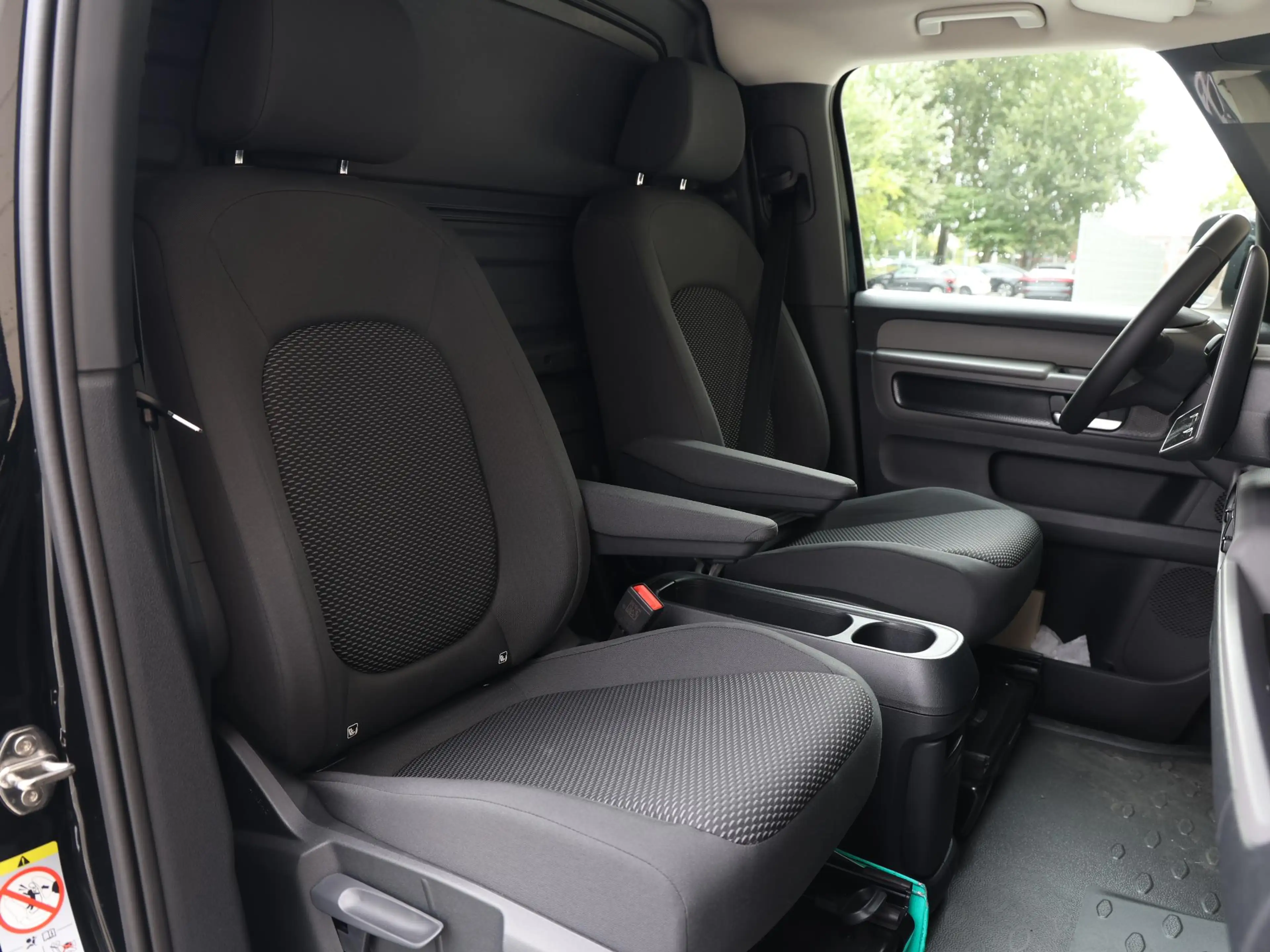 Volkswagen ID. Buzz Cargo Bulli Limited Edition Elektromotor 286PK 79 kWh | — photo 8