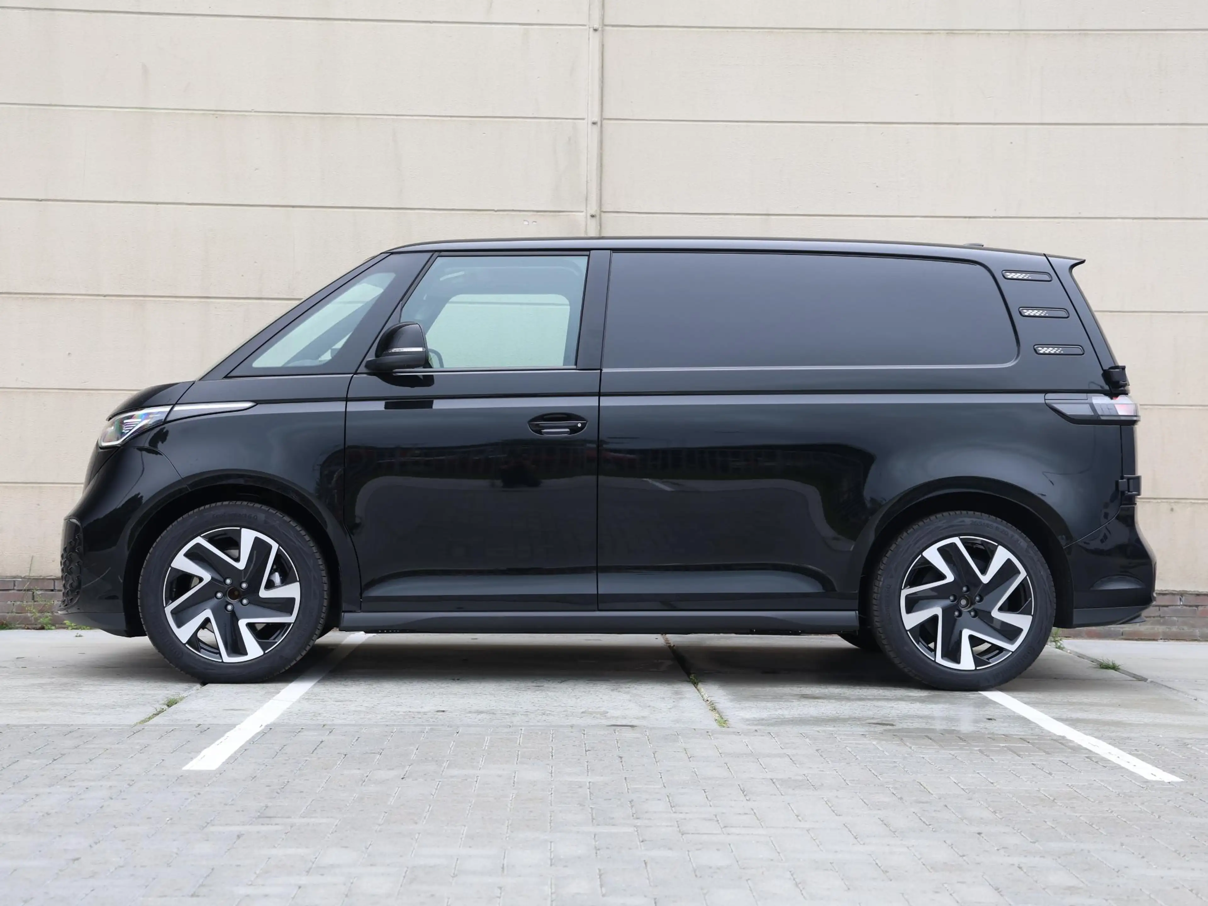 Volkswagen ID. Buzz Cargo Bulli Limited Edition Elektromotor 286PK 79 kWh | — photo 10