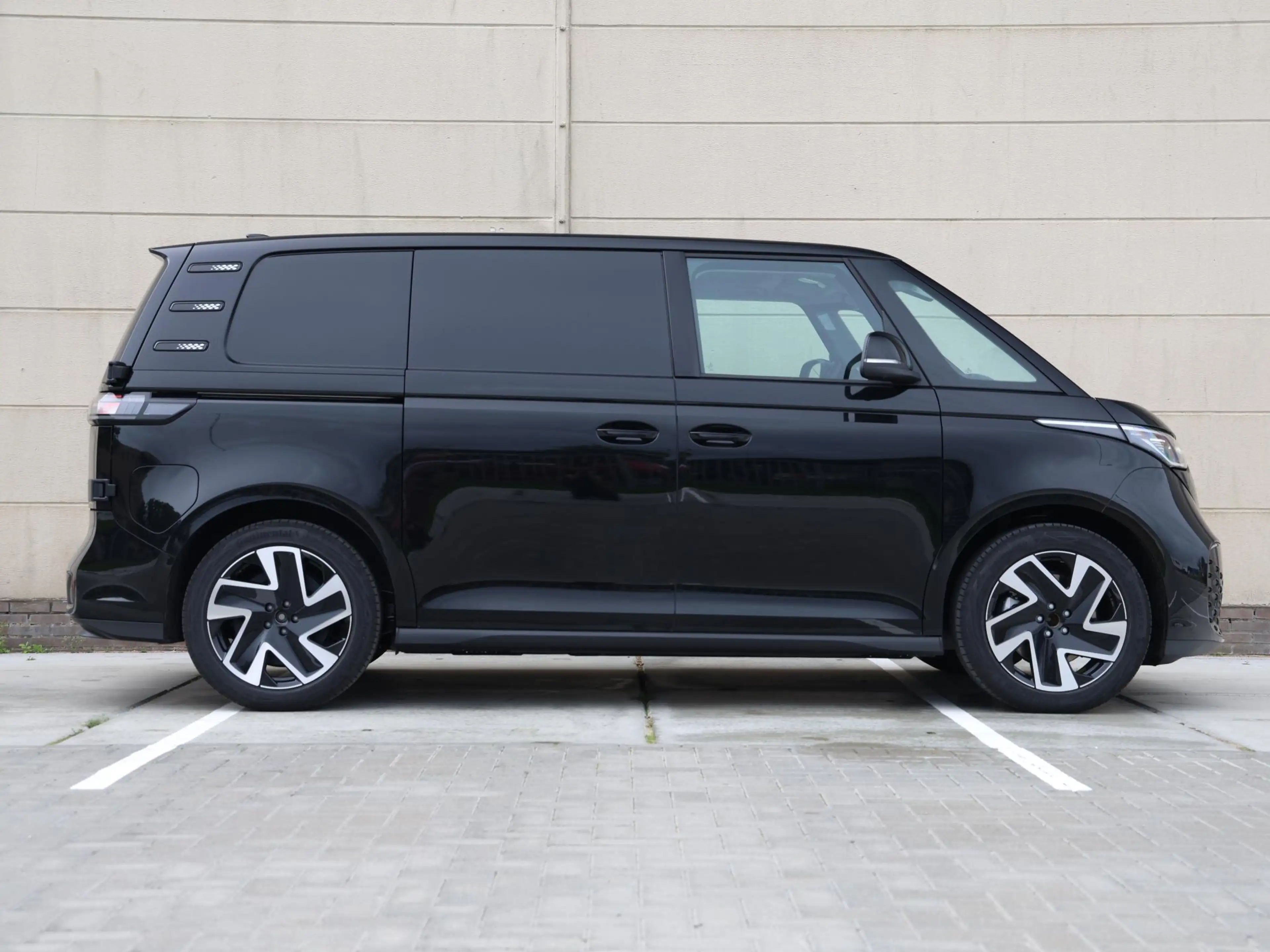 Volkswagen ID. Buzz Cargo Bulli Limited Edition Elektromotor 286PK 79 kWh | — photo 2