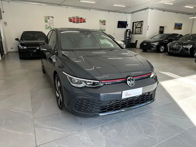 Volkswagen Golf view 3