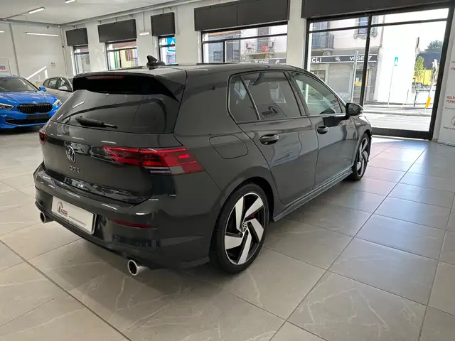 Volkswagen Golf view 4
