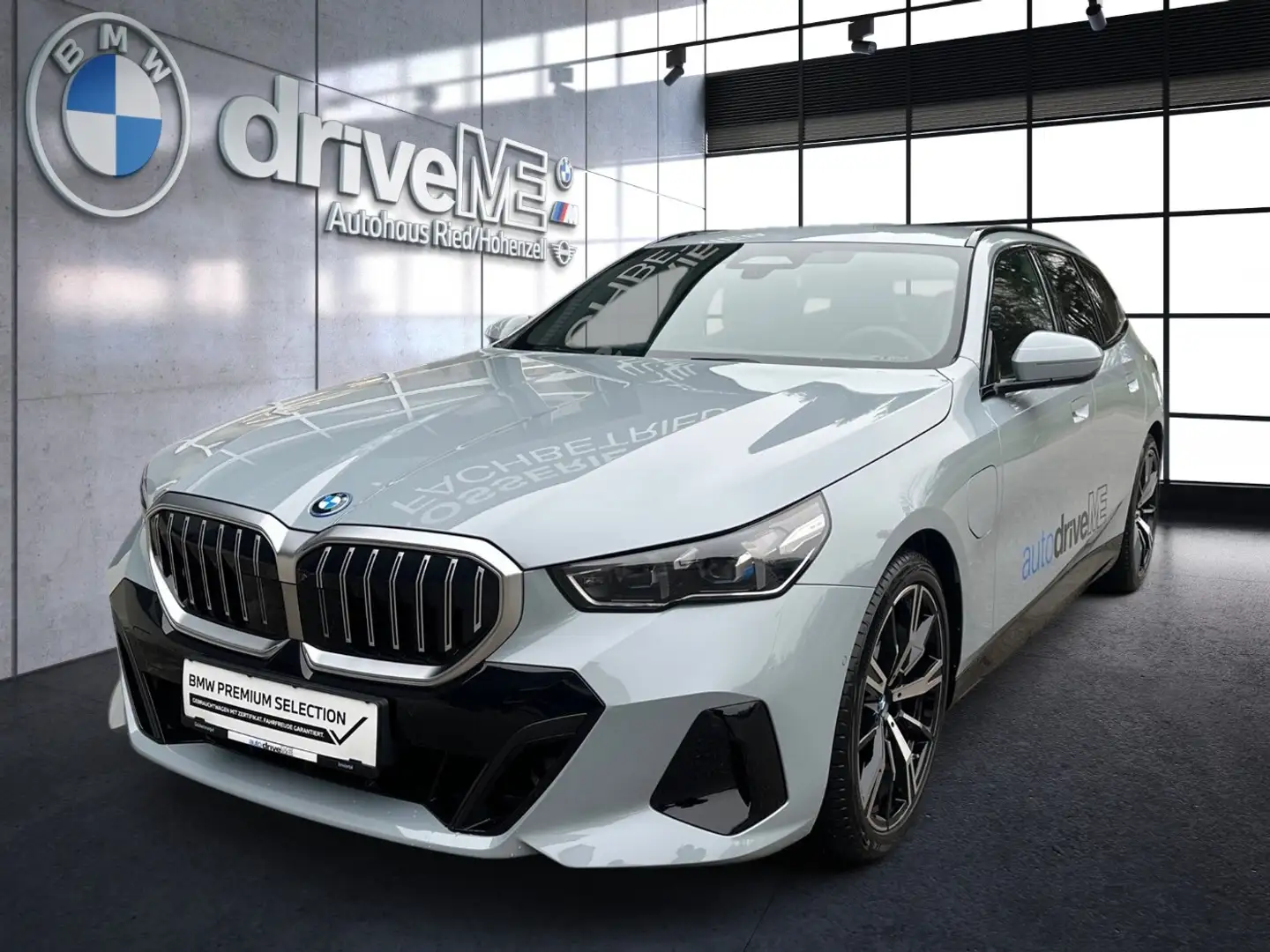 BMW 530 e xDrive Touring M-Sport xDrive KAM 360 LED Grau - 1