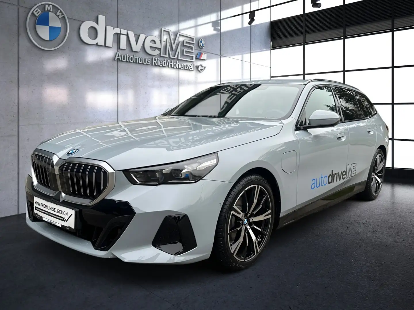 BMW 530 e xDrive Touring M-Sport xDrive KAM 360 LED Grau - 2