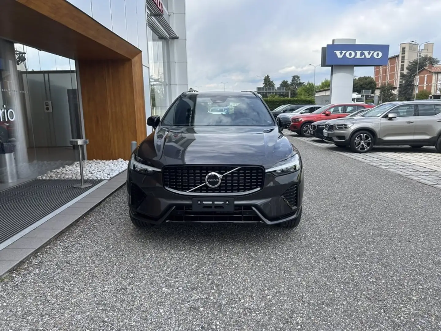 Volvo XC60 2.0 b4 Plus Dark awd auto Grigio - 2