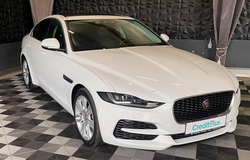 Jaguar XE SE
