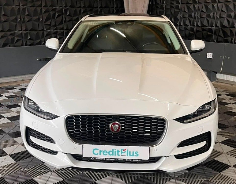 Jaguar XE SE — photo 4
