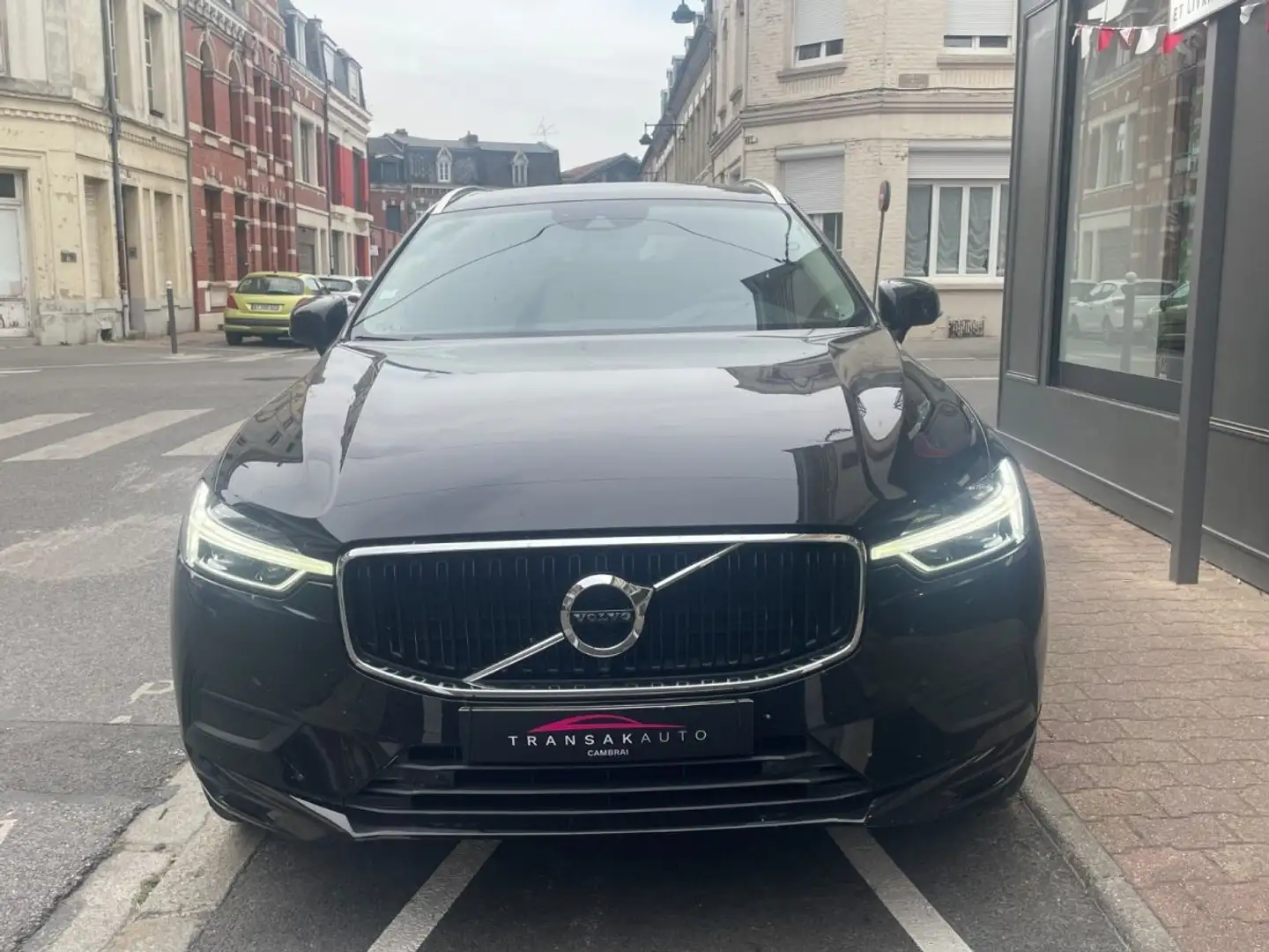 Volvo XC60 BUSINESS Executive D3 150 ch / TOIT OUVRANT / CARPLAY Noir - 2