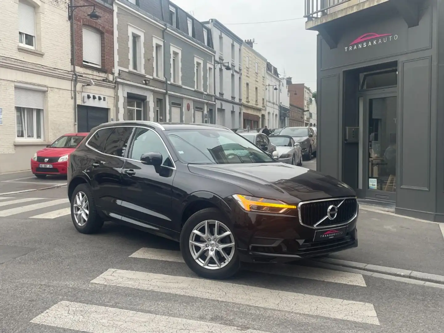 Volvo XC60 BUSINESS Executive D3 150 ch / TOIT OUVRANT / CARPLAY Noir - 1