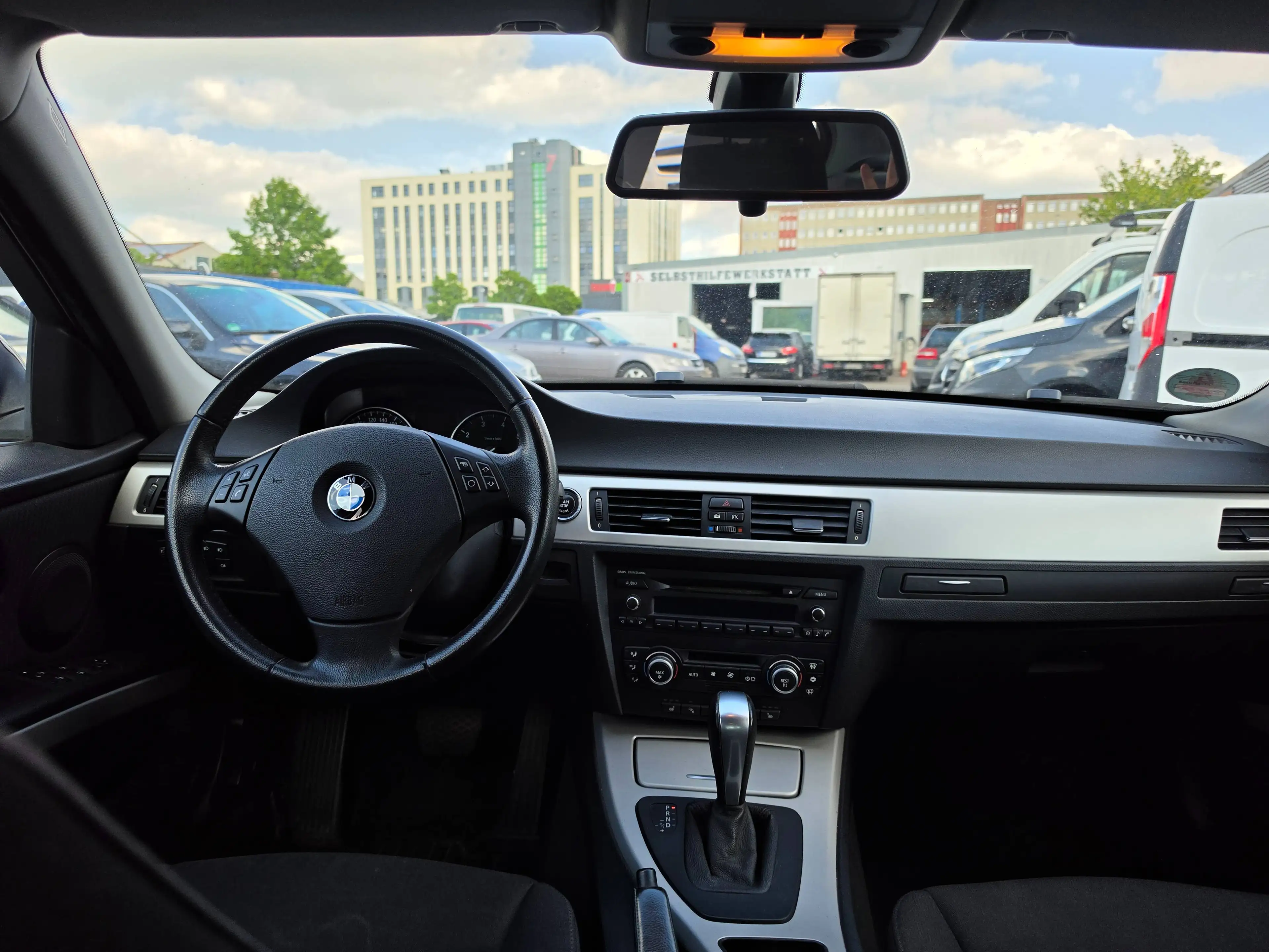 BMW 318 318i Aut. — photo 13