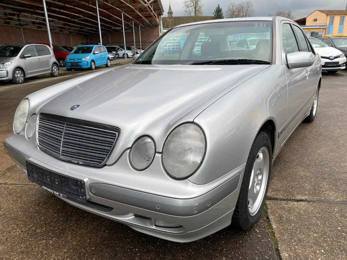 Mercedes-Benz E 240 E -Klasse Lim. E 240/AUT/PDC/S-Heft/ Klima/ Argintiu - 1