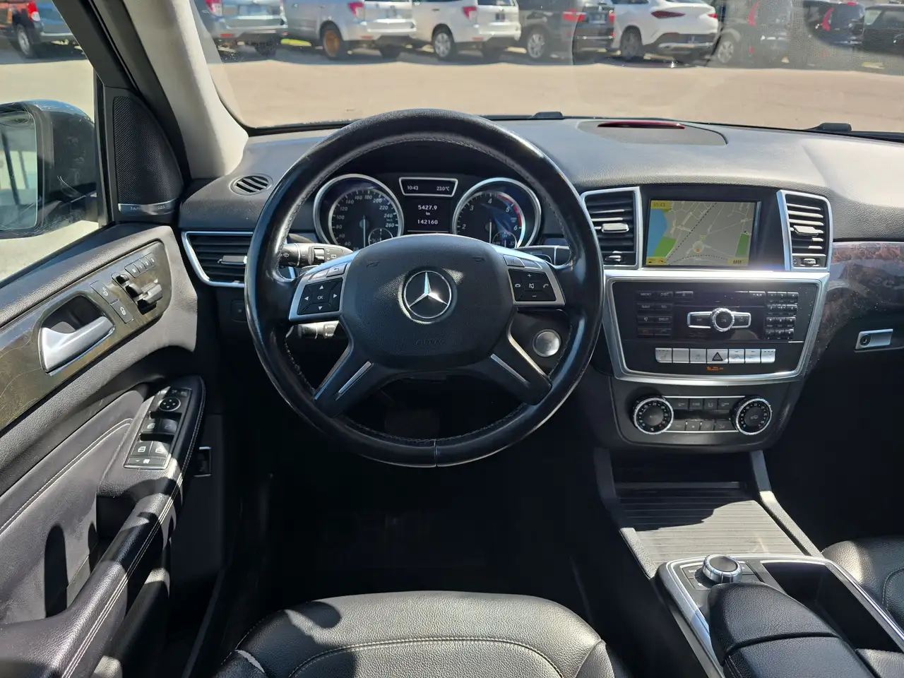 Mercedes-Benz M-Class снимка Mercedes-Benz M-Class