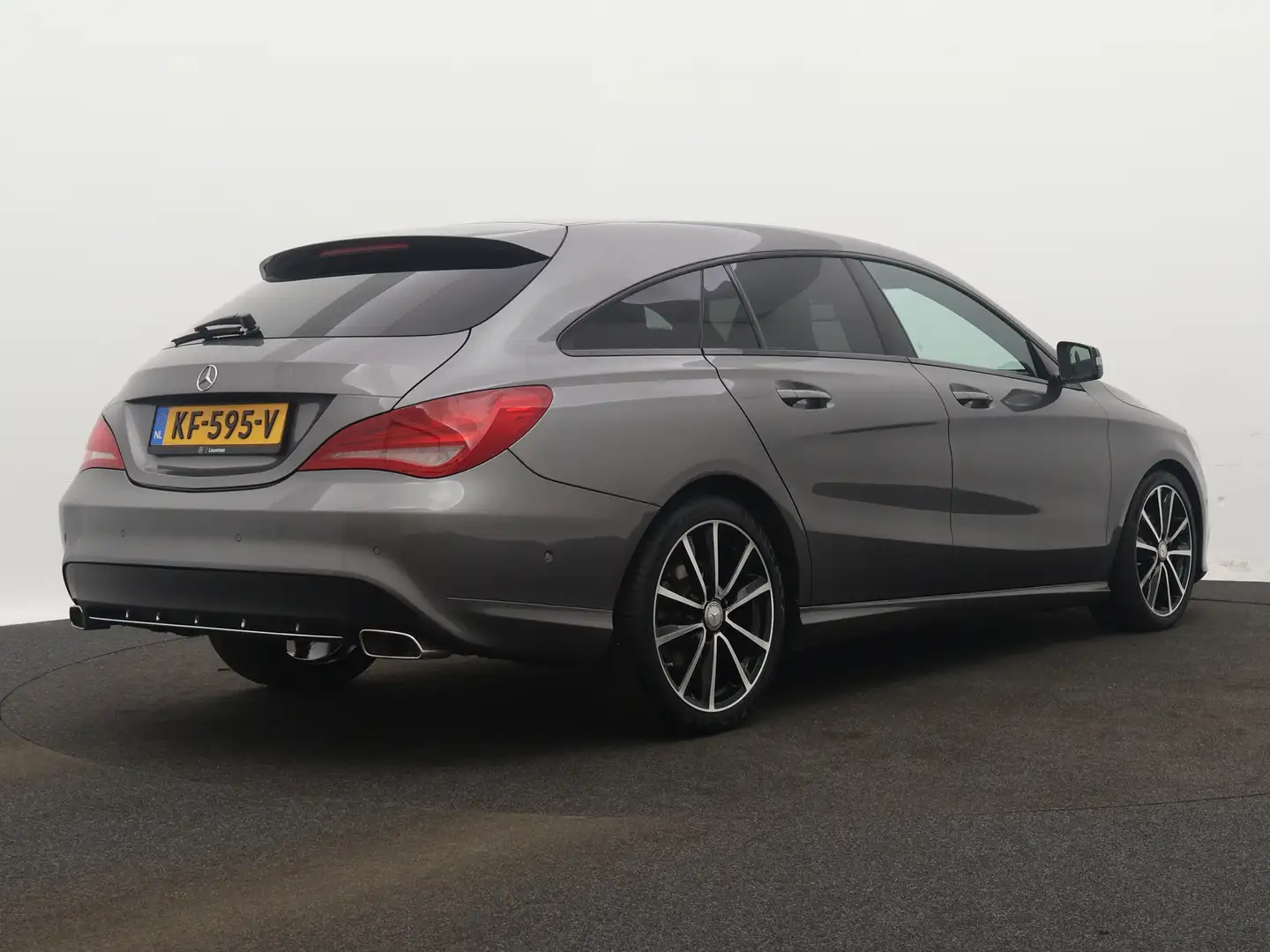 Mercedes-Benz CLA 180 Shooting Brake OrangeArt Edition | Lichtmetalen ve Grijs - 2