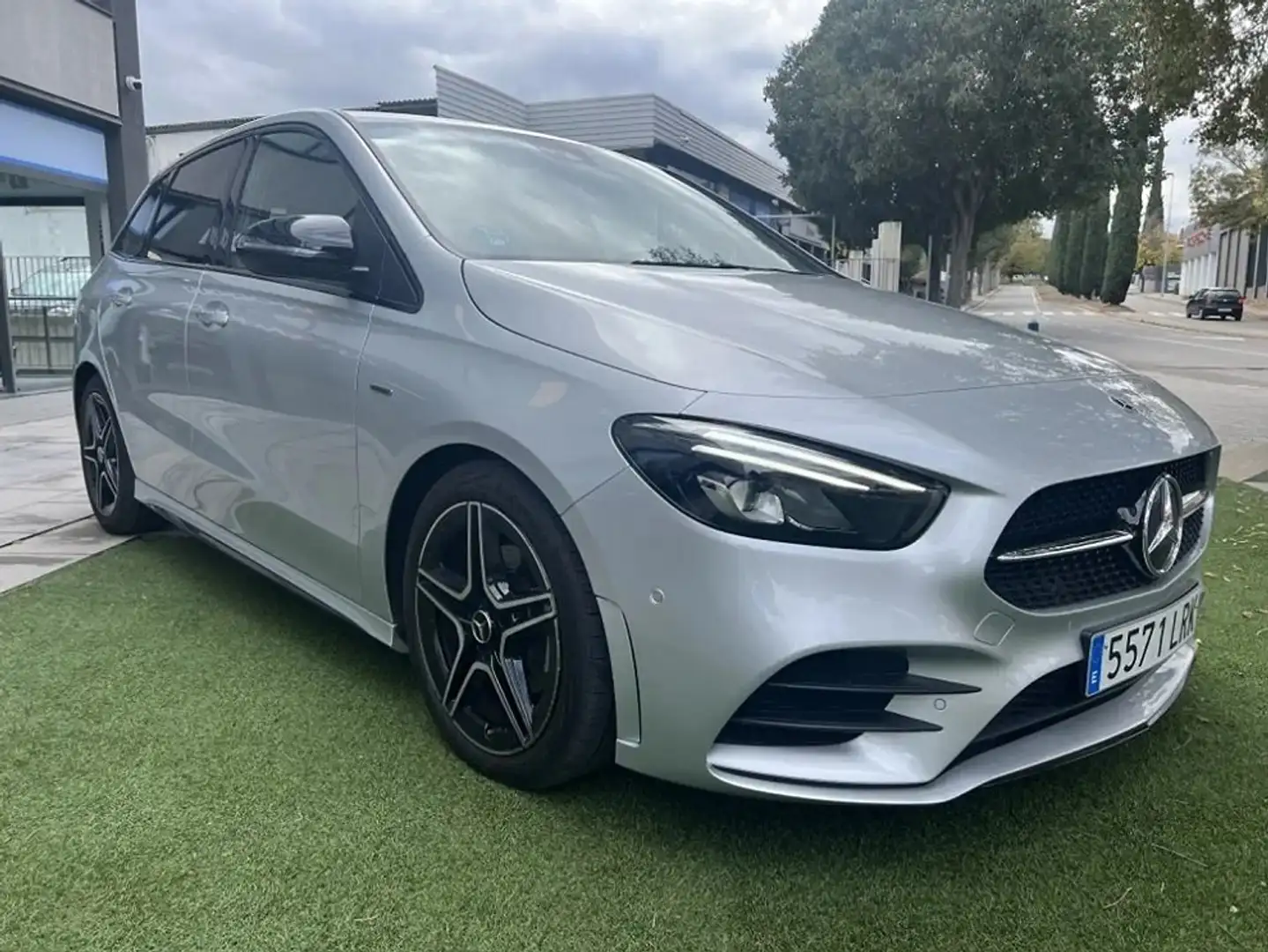 Mercedes-Benz B 180 B+180+d+Premium+auto Plateado - 1