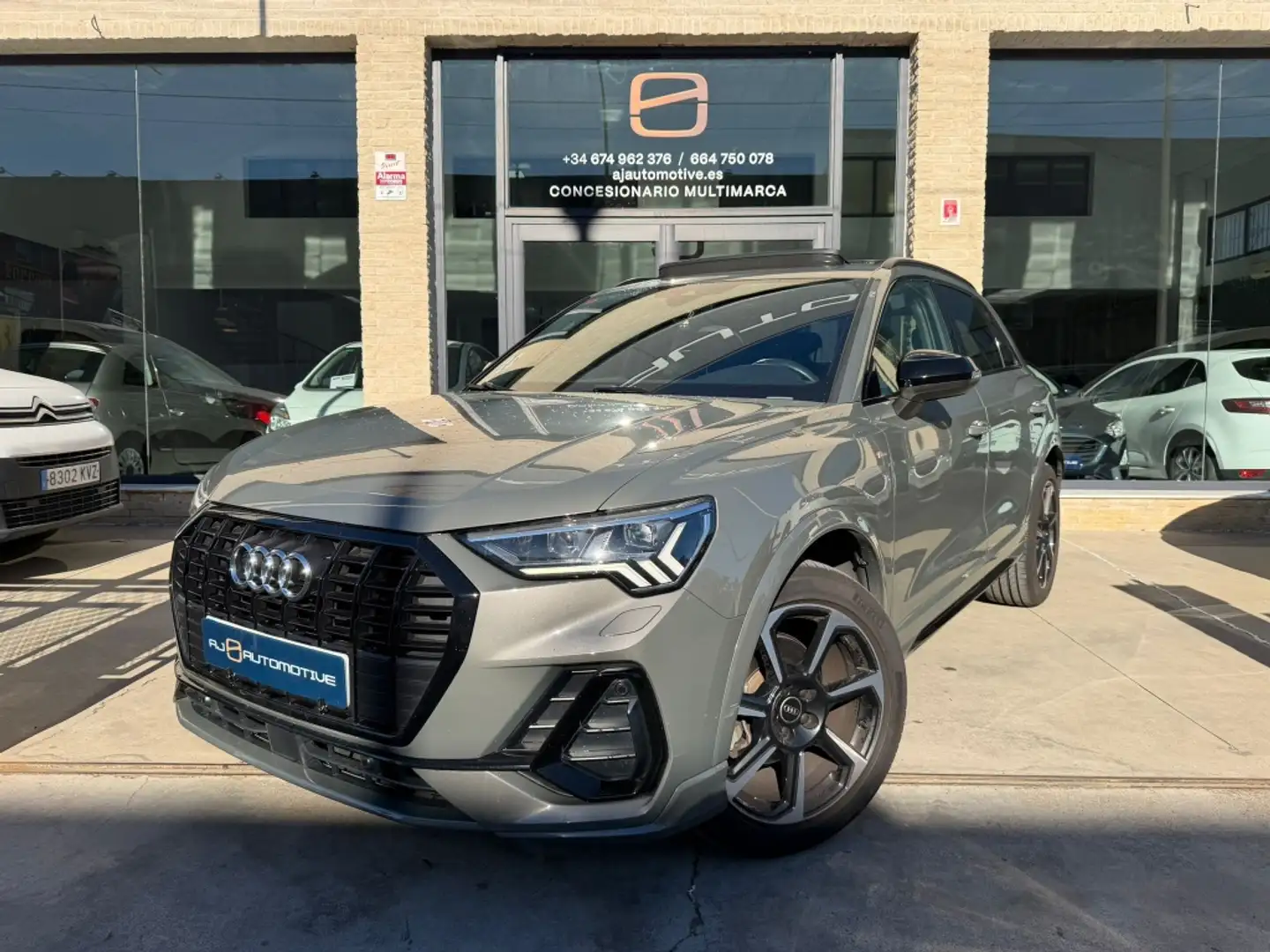 Audi Q3 35 TDI Black line S tronic 110kW Grijs - 1
