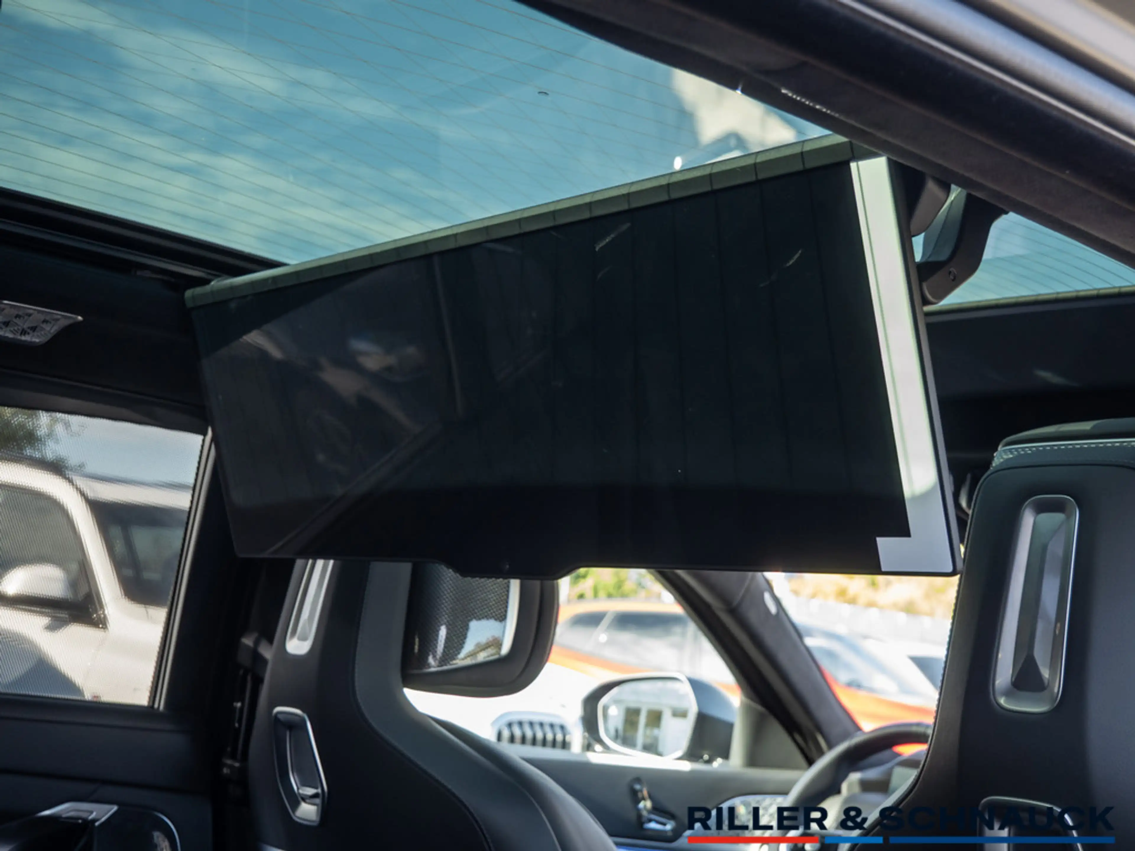 BMW 750 E XDRIVE — photo 10