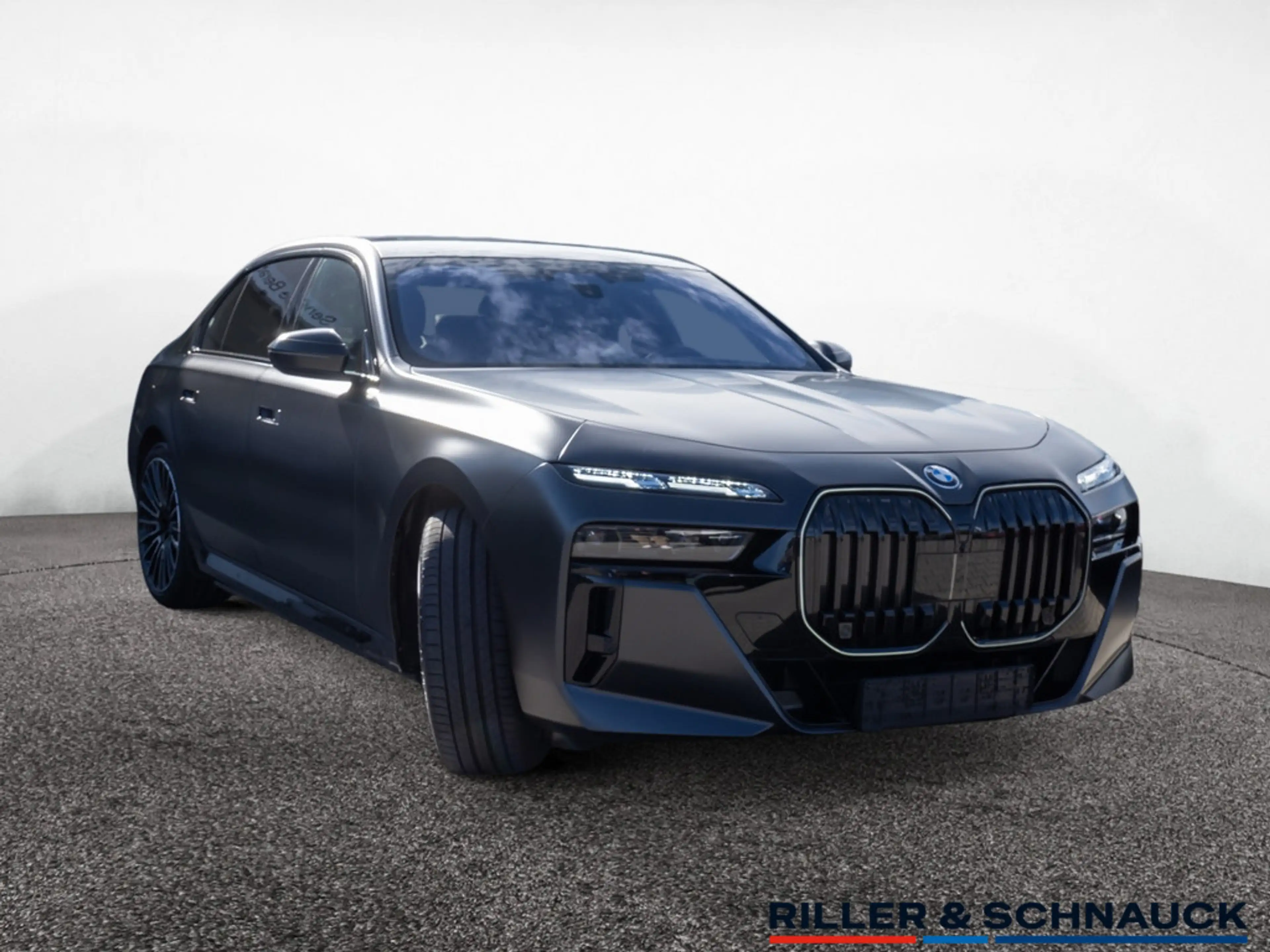 BMW 750 E XDRIVE — photo 3