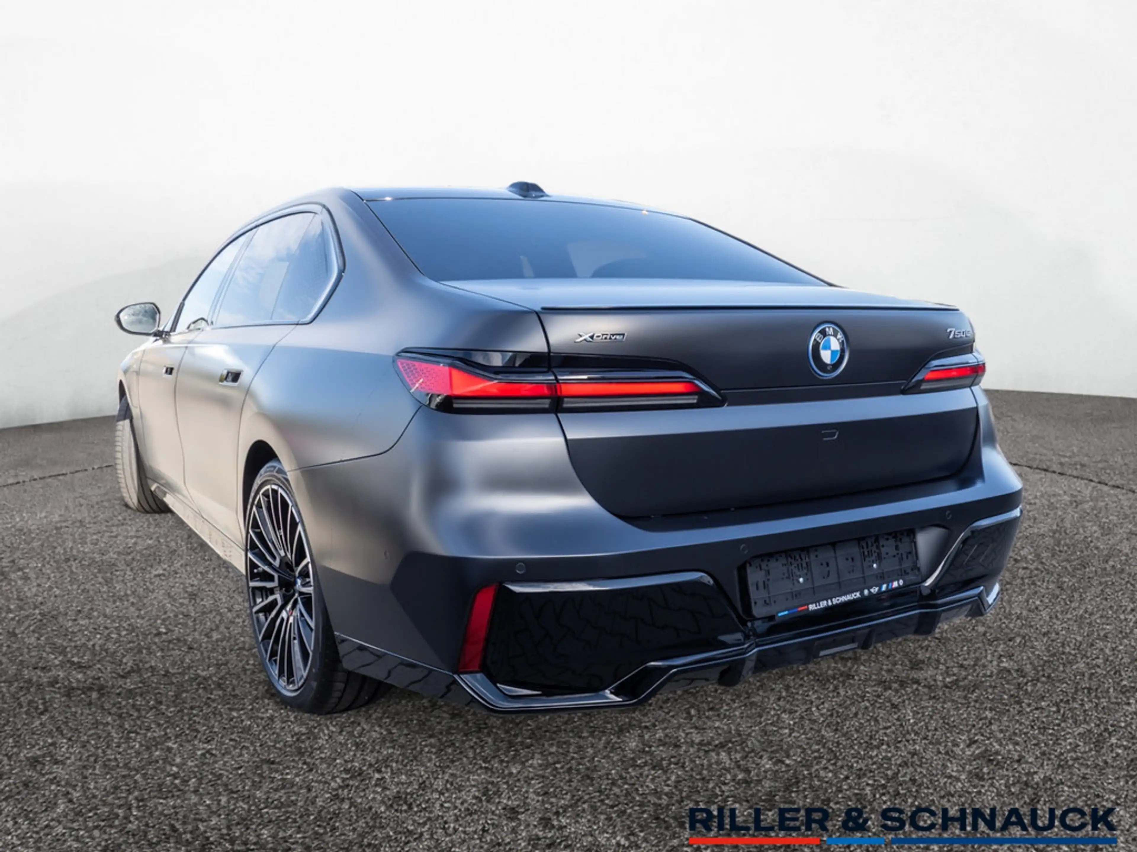 BMW 750 E XDRIVE — photo 5