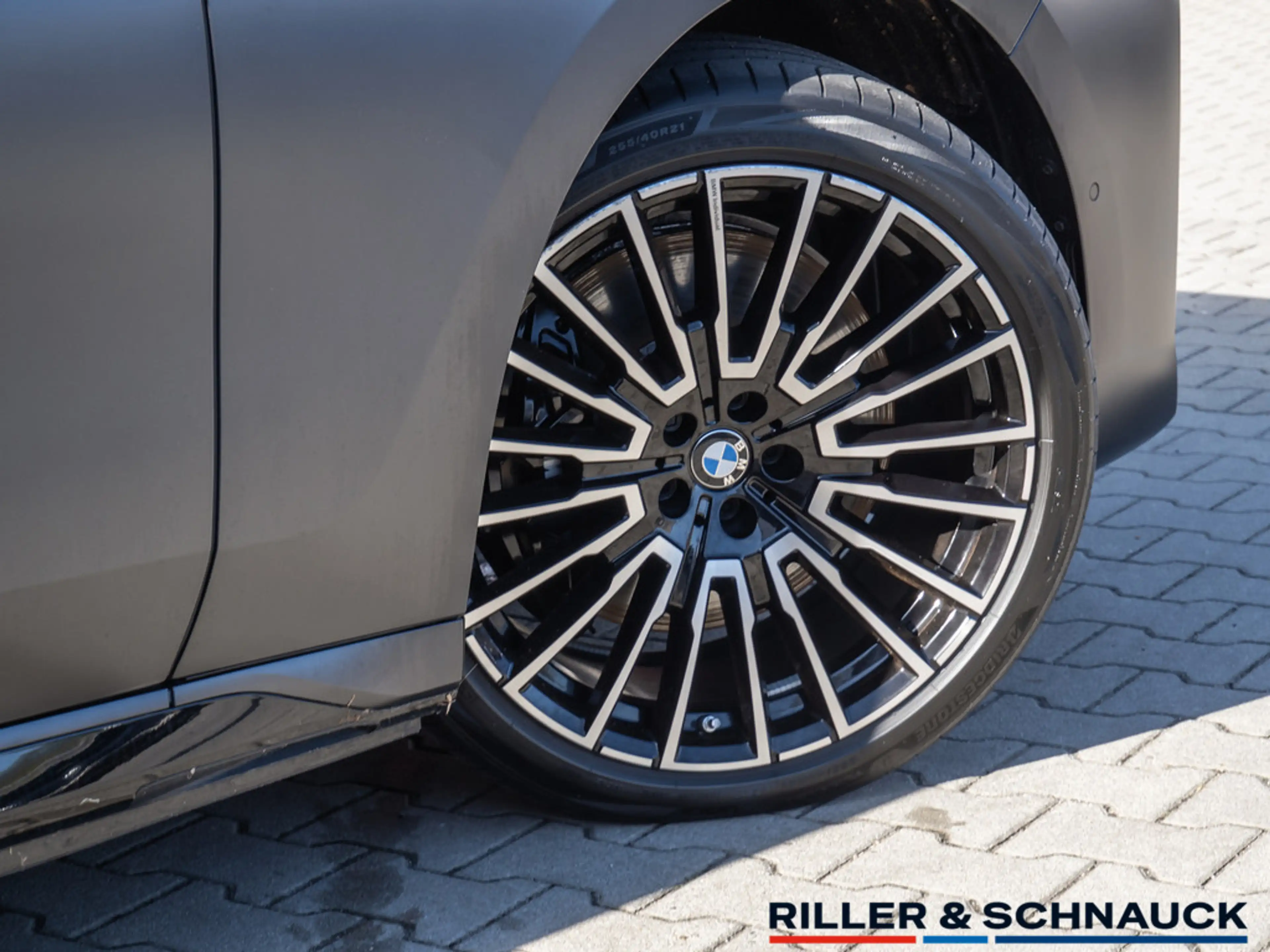 BMW 750 E XDRIVE — photo 7
