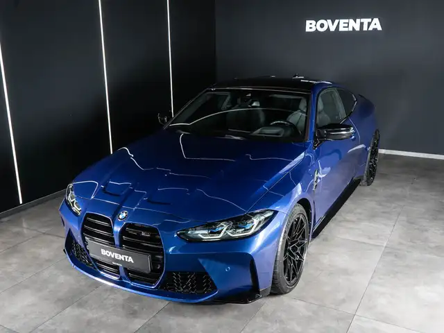 BMW M4 view 2