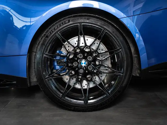 BMW M4 view 6