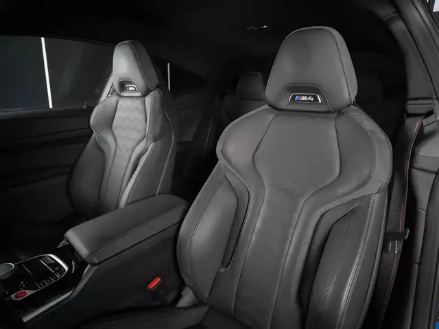 BMW M4 view 11
