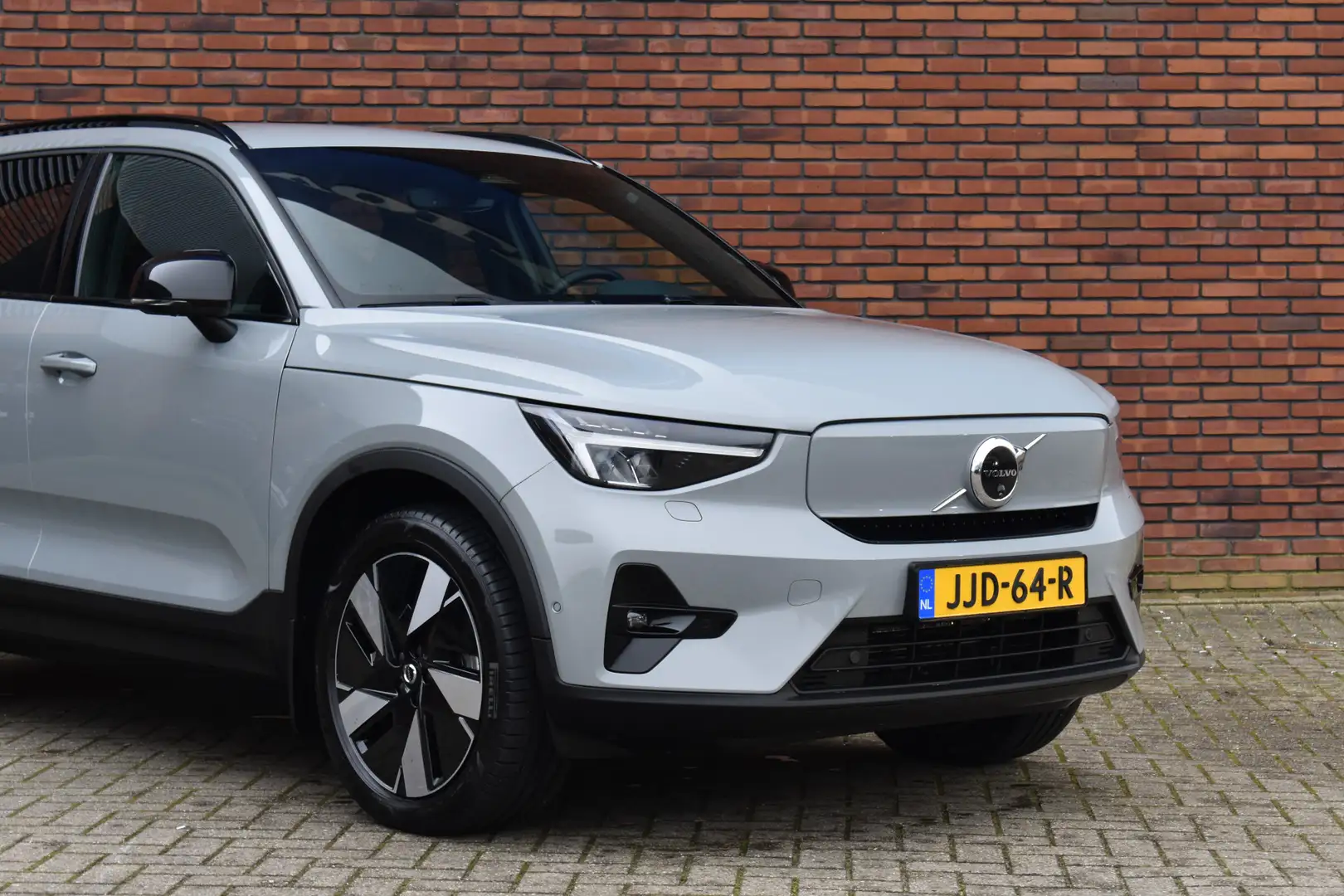 Volvo EX40 Extended Range 252PK Plus 82 kWh | Lightning Pack Gris - 2