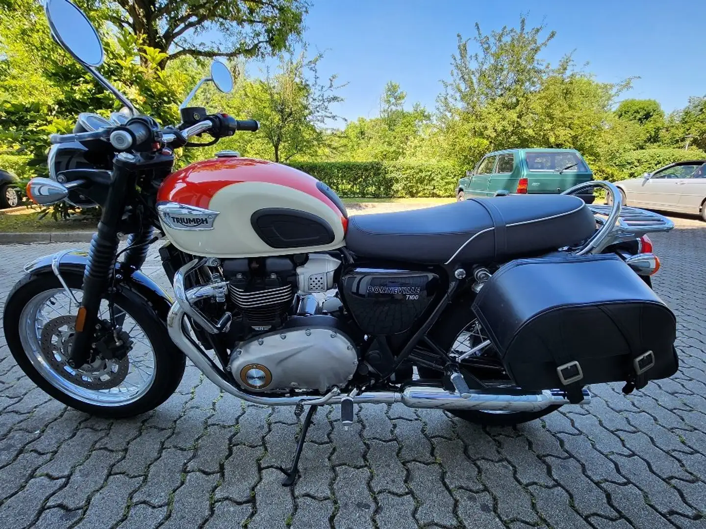 Triumph Bonneville T100 Červená - 2