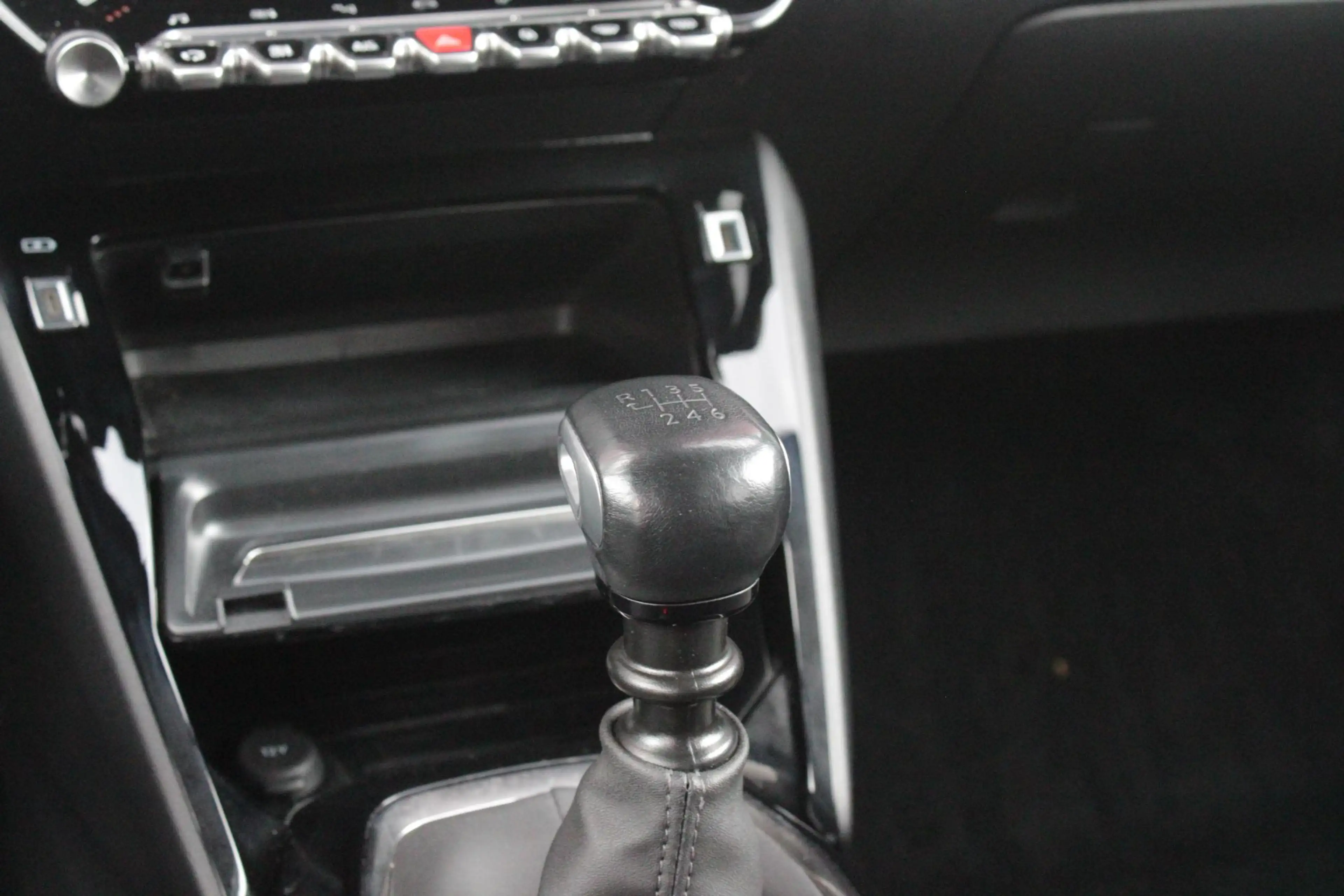 Peugeot 2008 1.2 100PK ALLURE PACK | AFNEEMBARE TREKHAAK | NAVI — photo 16