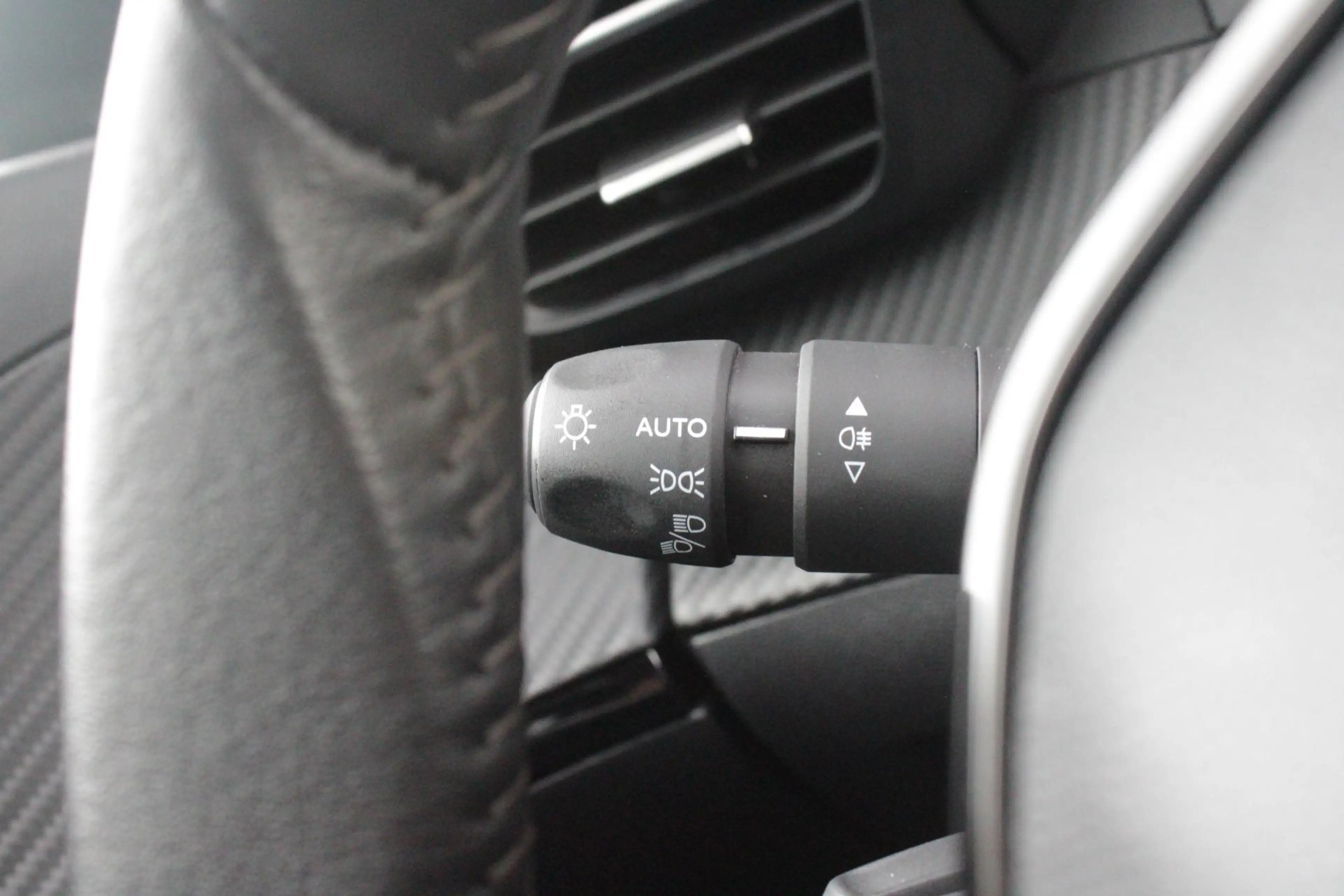 Peugeot 2008 1.2 100PK ALLURE PACK | AFNEEMBARE TREKHAAK | NAVI — photo 38