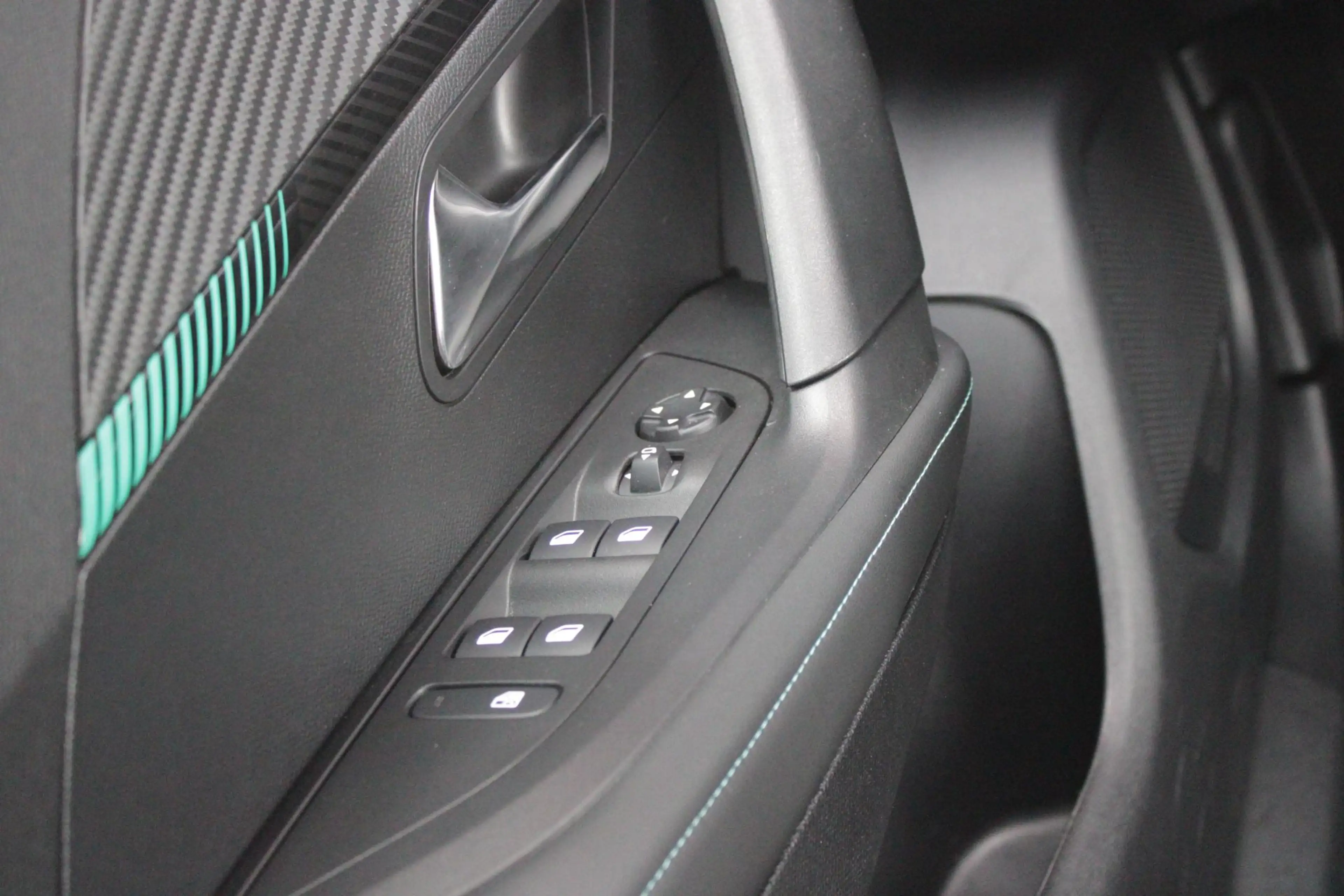 Peugeot 2008 1.2 100PK ALLURE PACK | AFNEEMBARE TREKHAAK | NAVI — photo 15