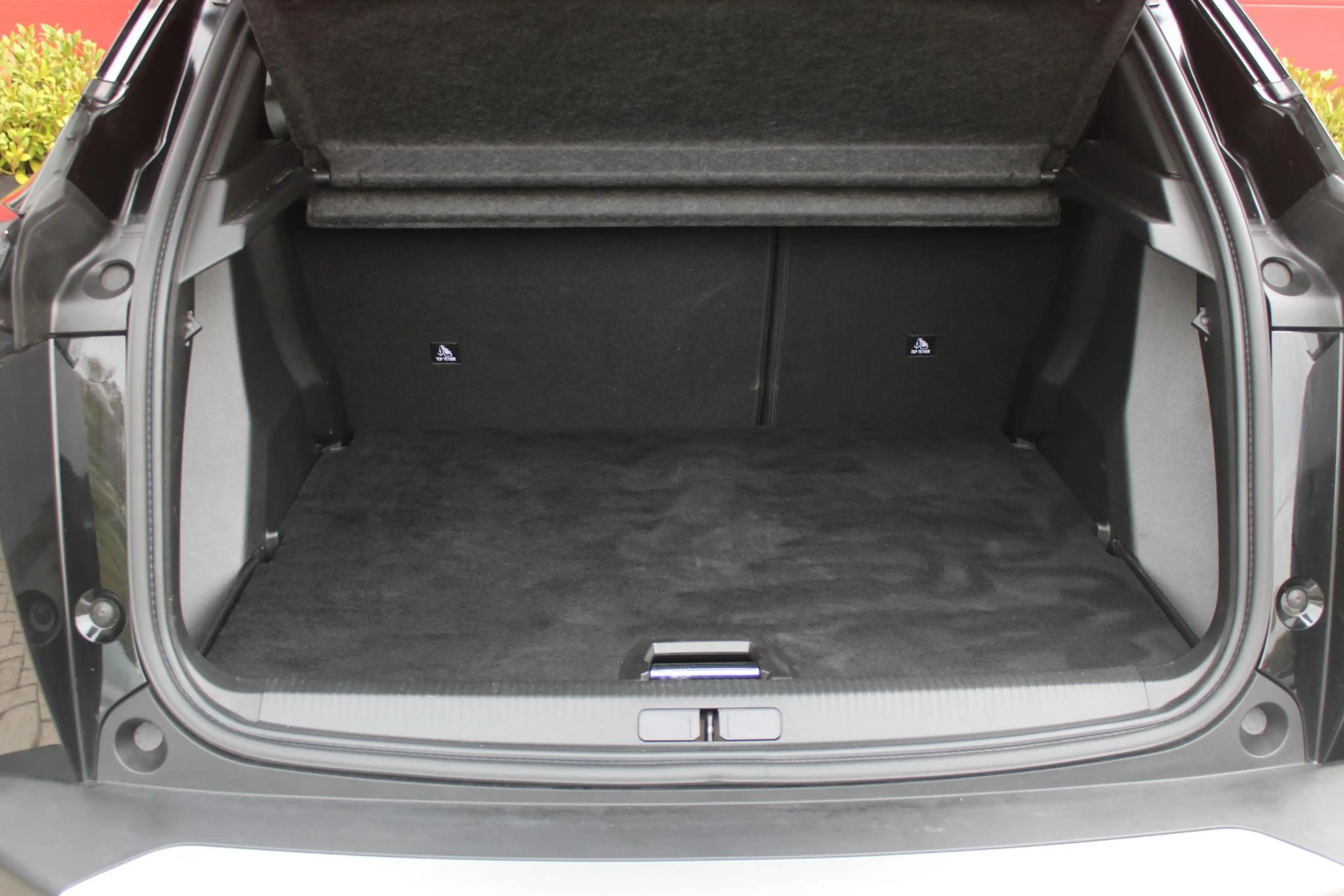 Peugeot 2008 1.2 100PK ALLURE PACK | AFNEEMBARE TREKHAAK | NAVI — photo 9