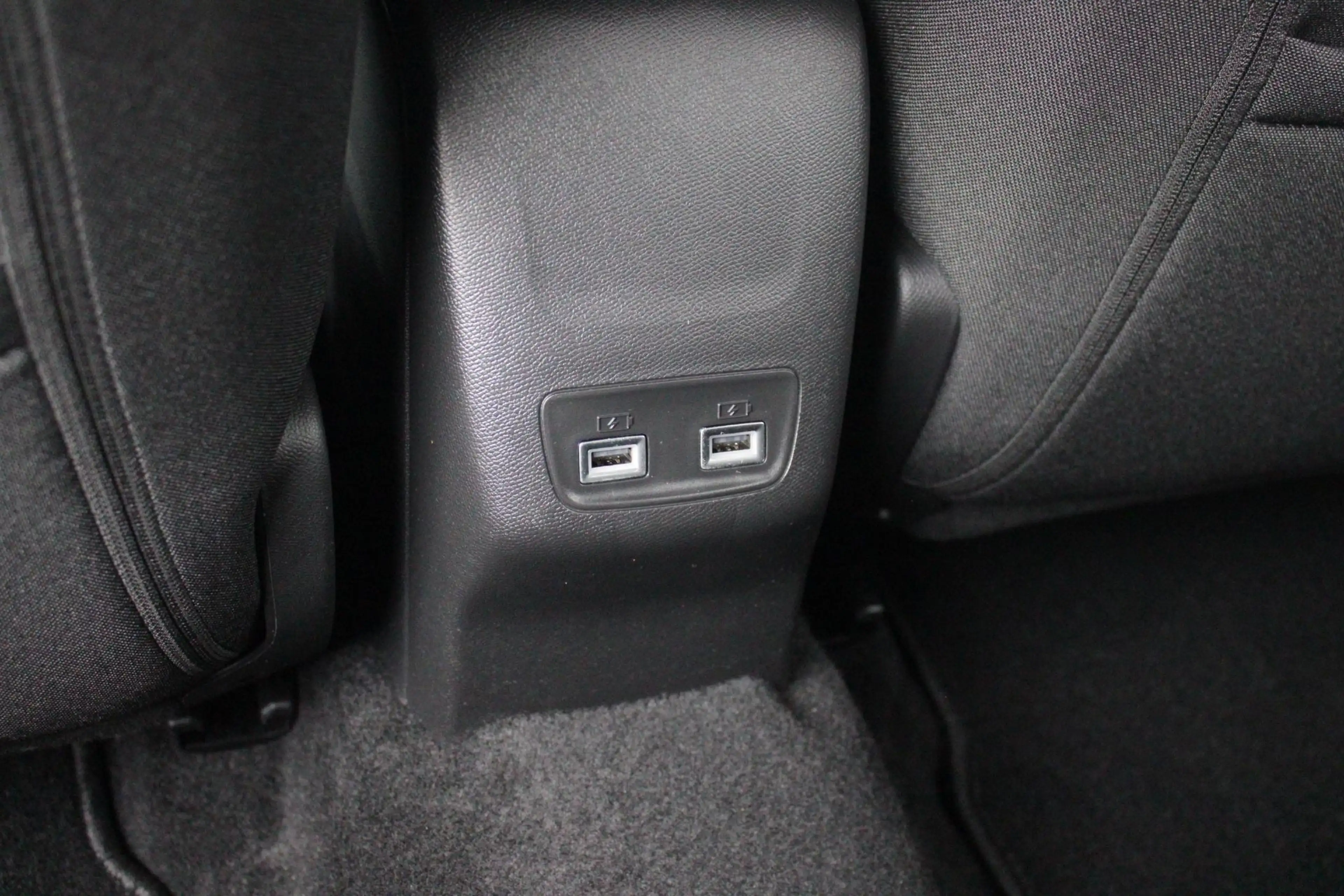 Peugeot 2008 1.2 100PK ALLURE PACK | AFNEEMBARE TREKHAAK | NAVI — photo 18