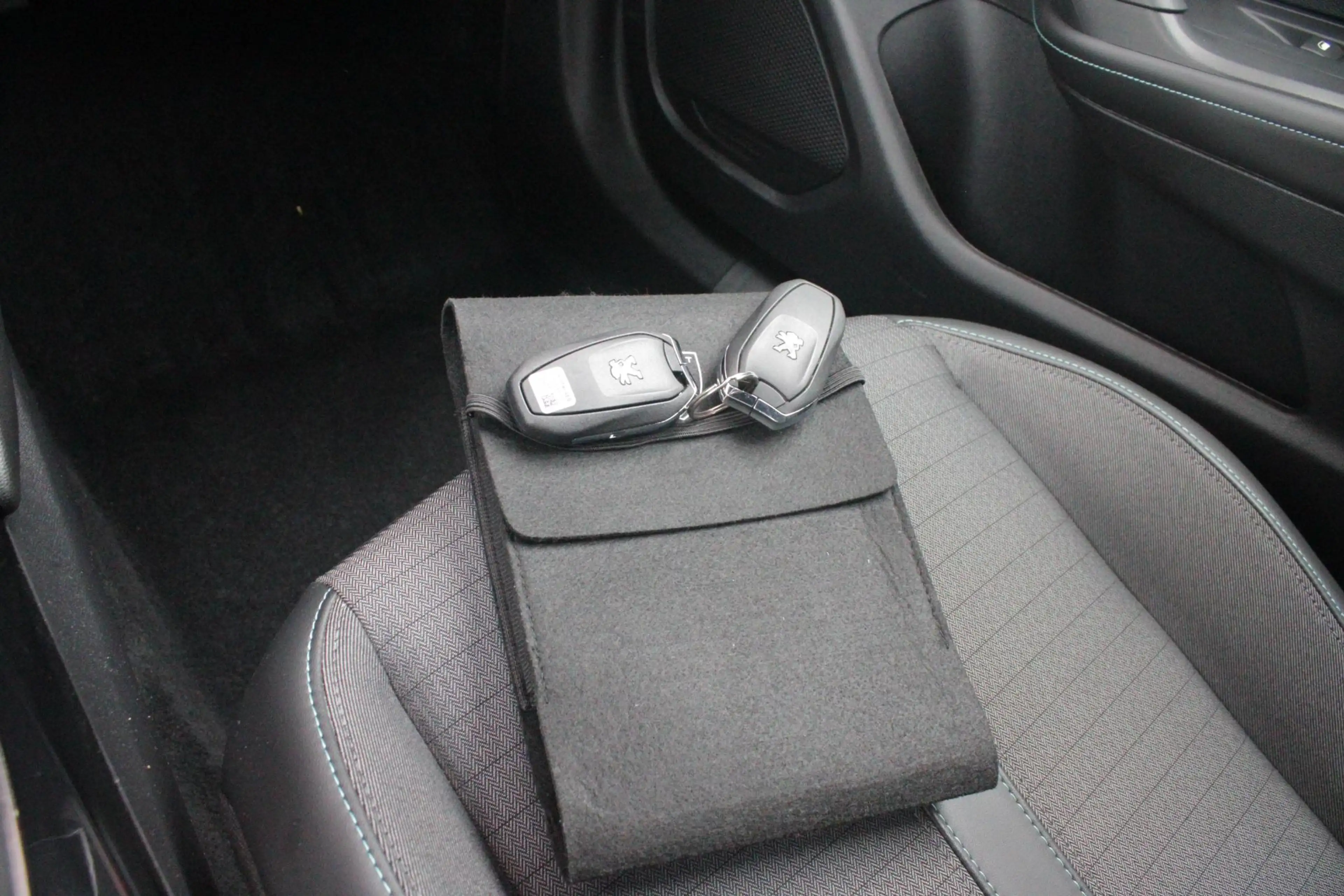 Peugeot 2008 1.2 100PK ALLURE PACK | AFNEEMBARE TREKHAAK | NAVI — photo 19