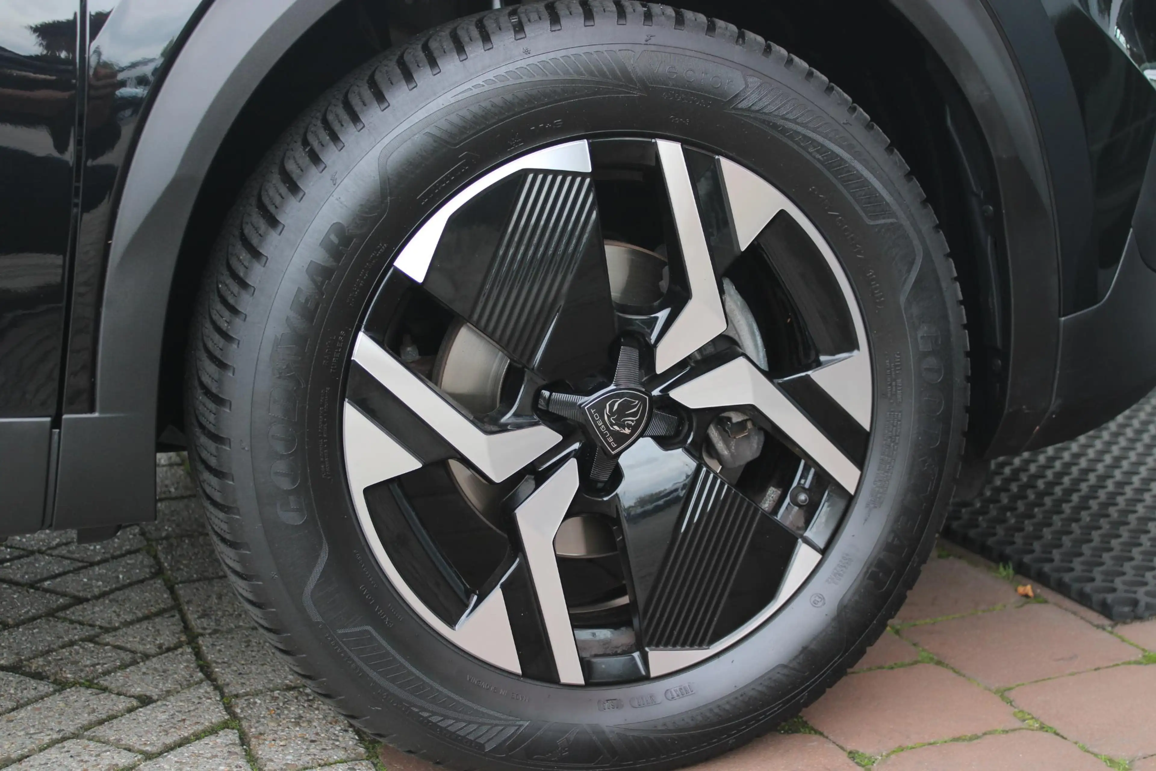 Peugeot 2008 1.2 100PK ALLURE PACK | AFNEEMBARE TREKHAAK | NAVI — photo 11