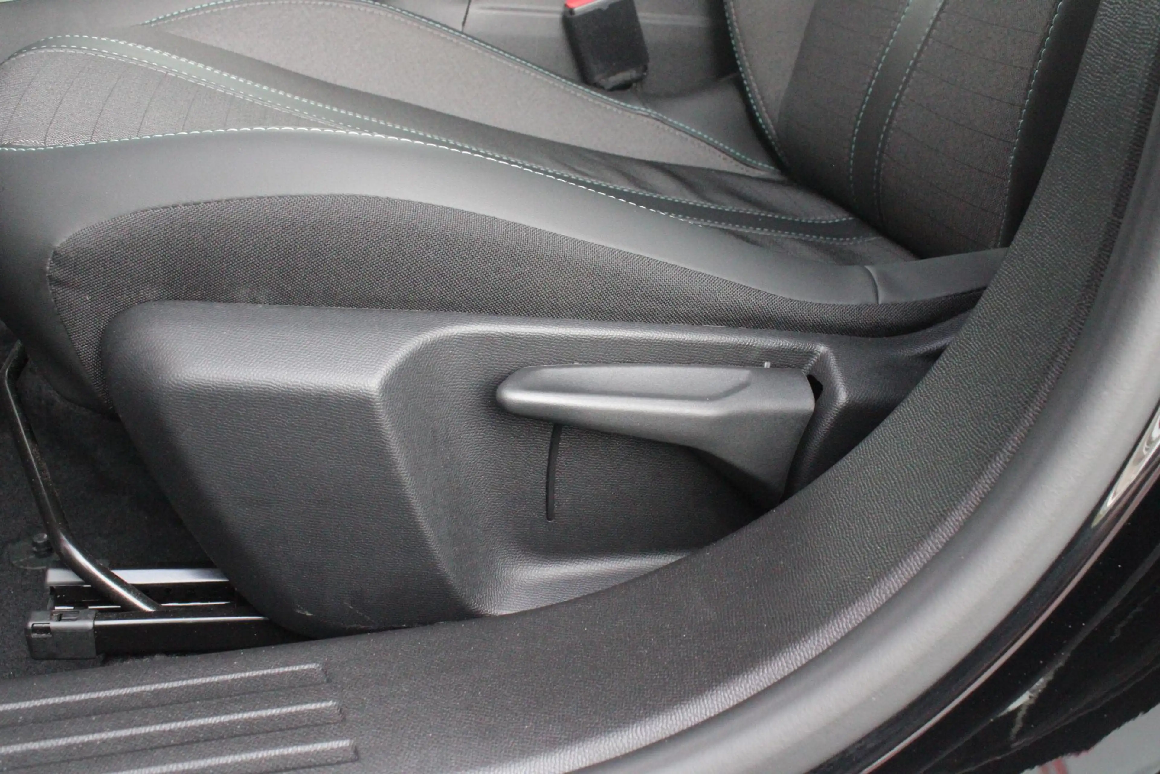 Peugeot 2008 1.2 100PK ALLURE PACK | AFNEEMBARE TREKHAAK | NAVI — photo 34