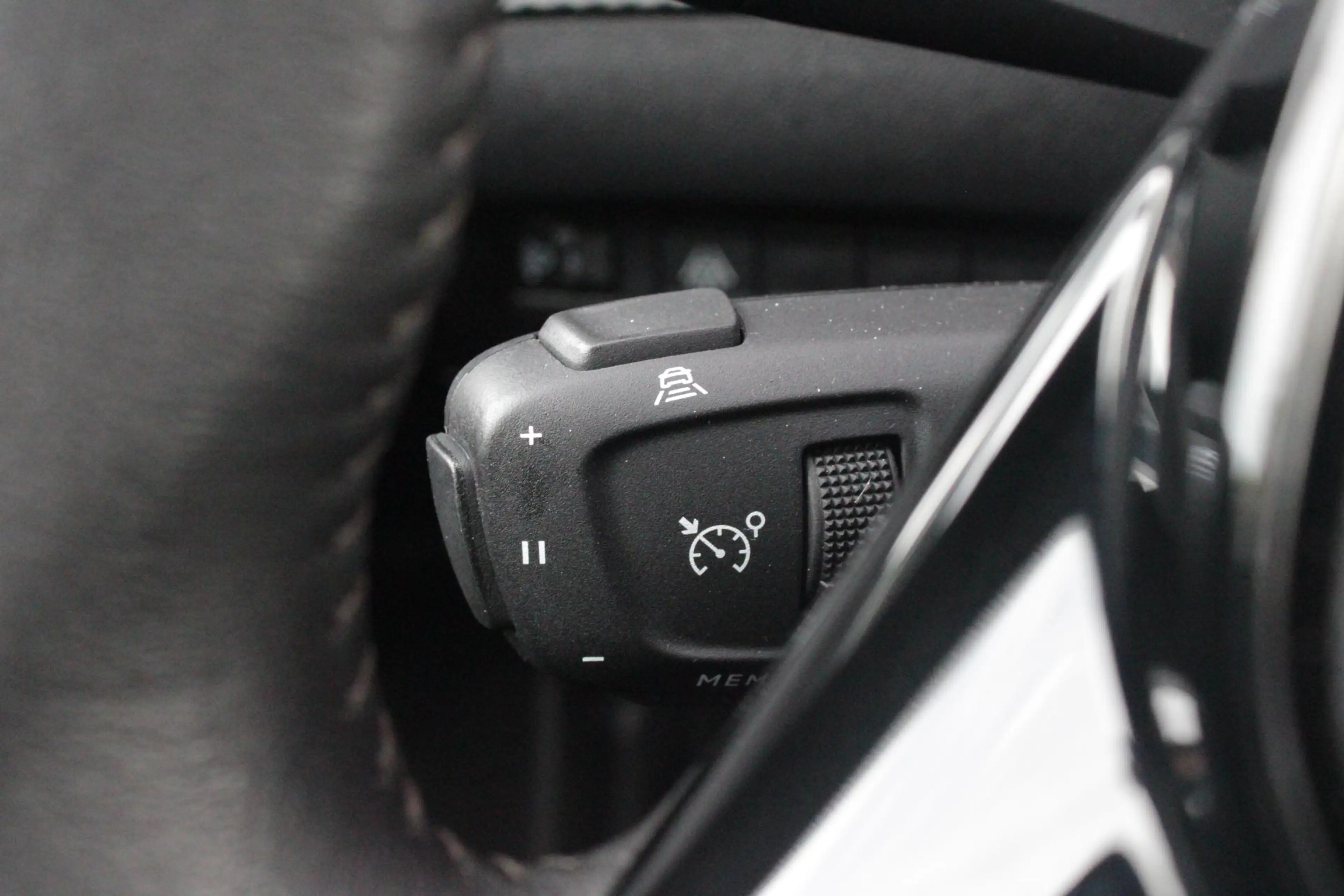 Peugeot 2008 1.2 100PK ALLURE PACK | AFNEEMBARE TREKHAAK | NAVI — photo 37