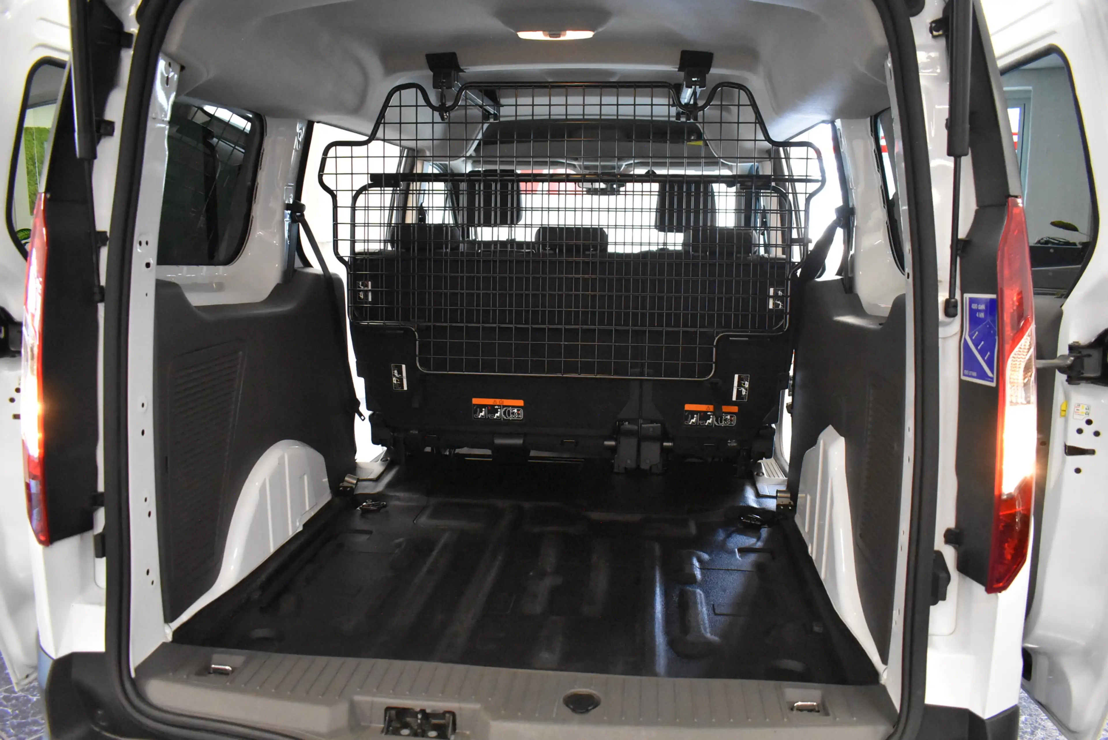 Ford Transit Connect Kombi lang Trend 5-Sitze — photo 15