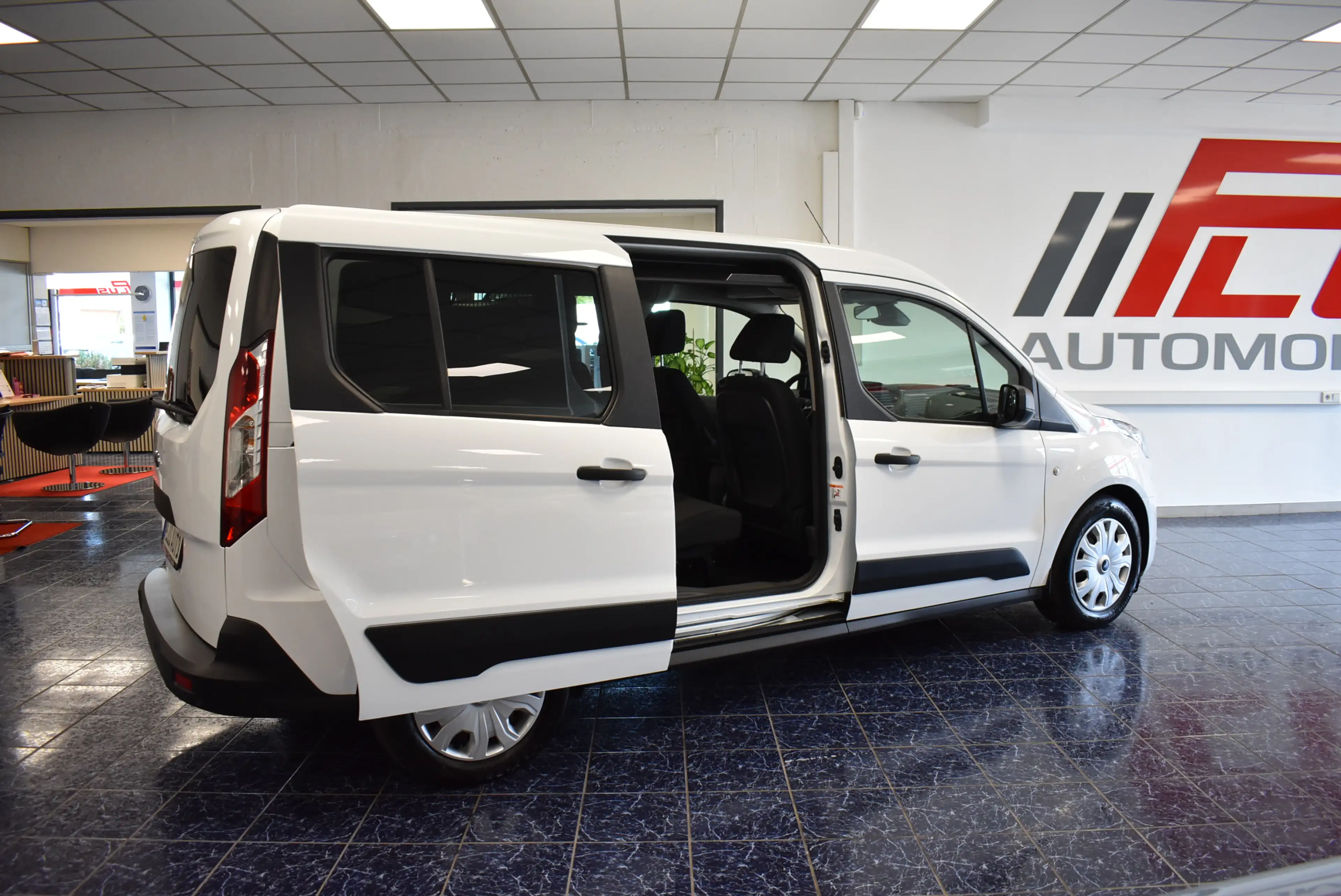 Ford Transit Connect Kombi lang Trend 5-Sitze — photo 7