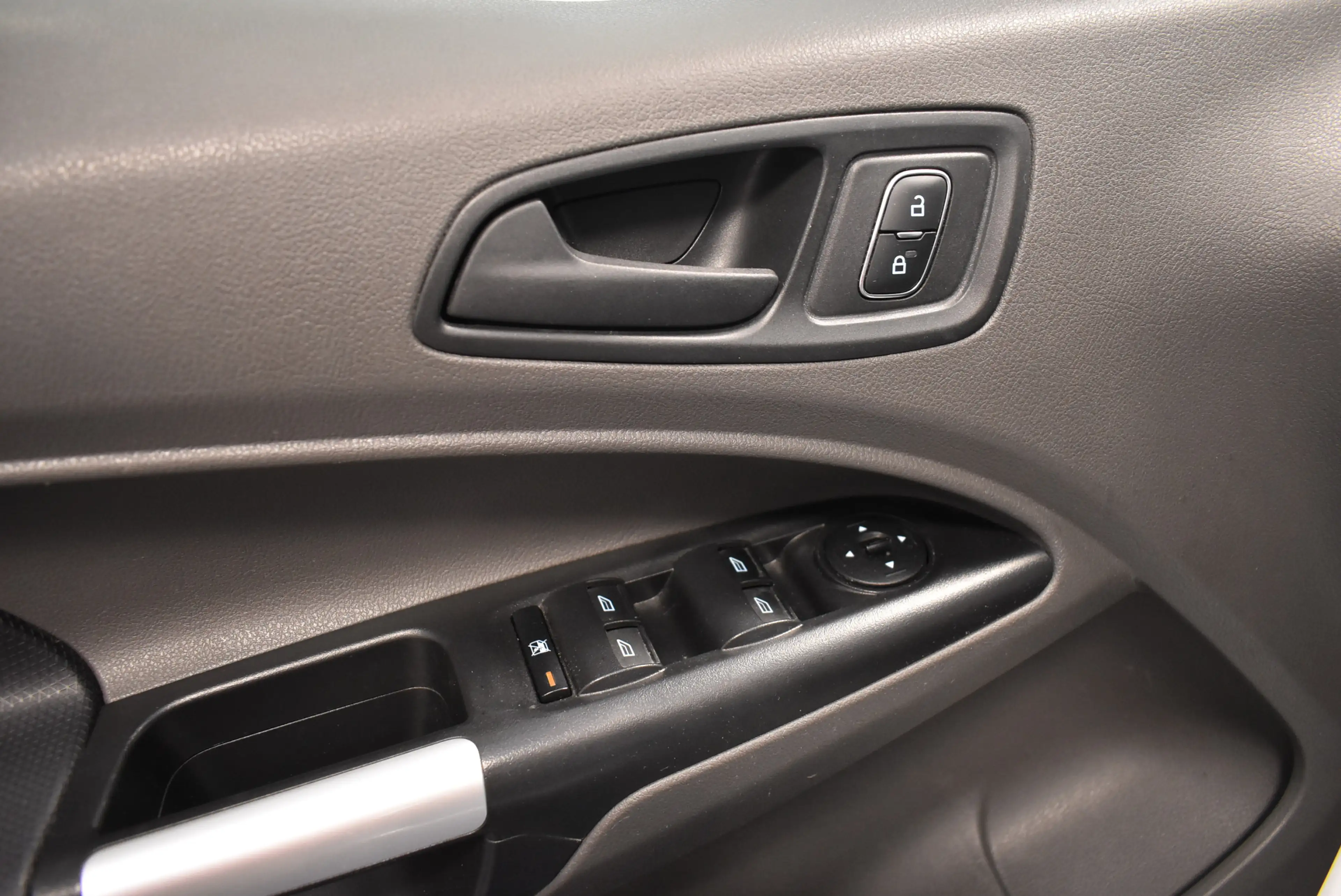 Ford Transit Connect Kombi lang Trend 5-Sitze — photo 9