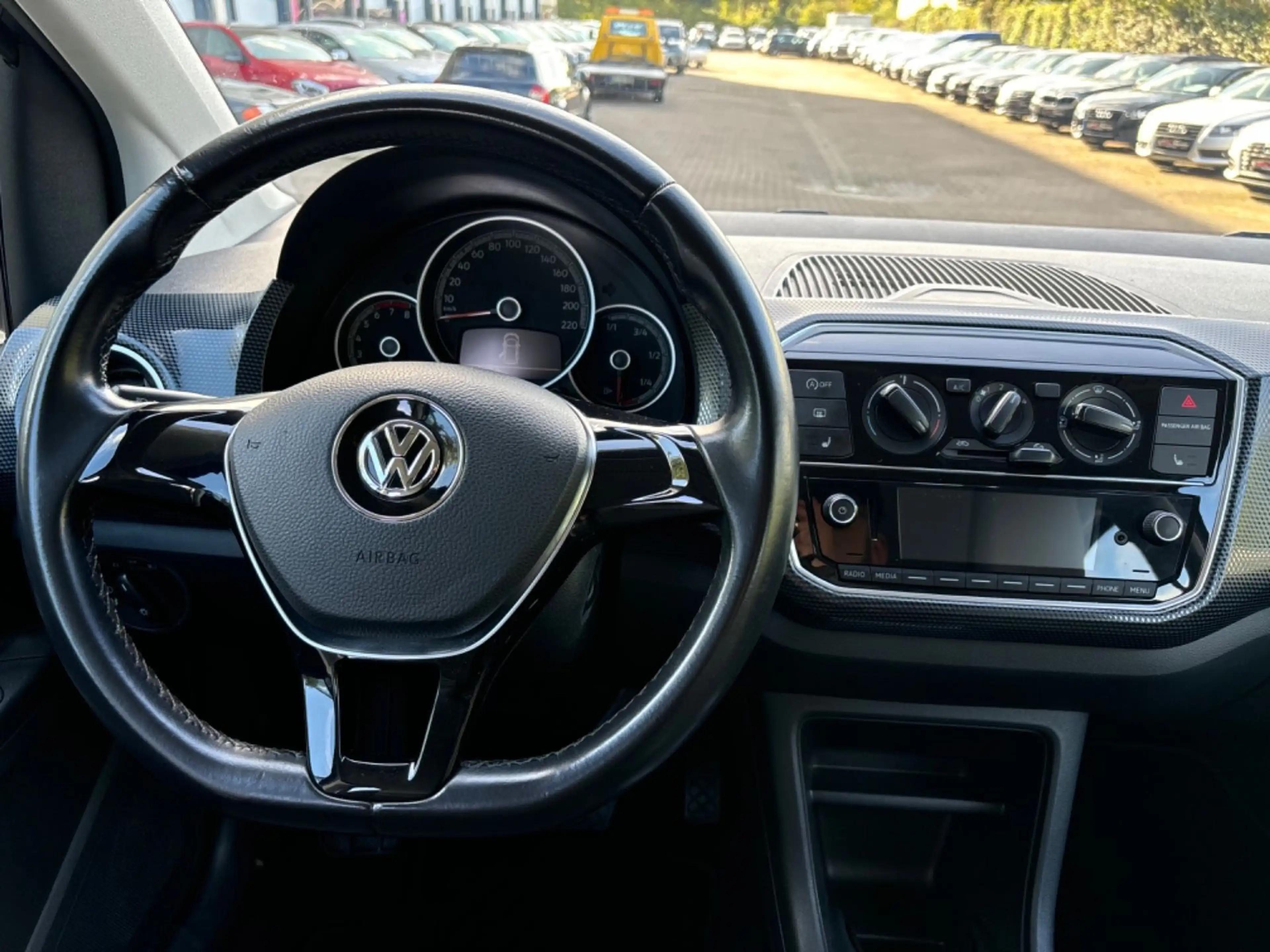 Volkswagen up! BMT Automatik Sitzhzg TÜV NEU — photo 15