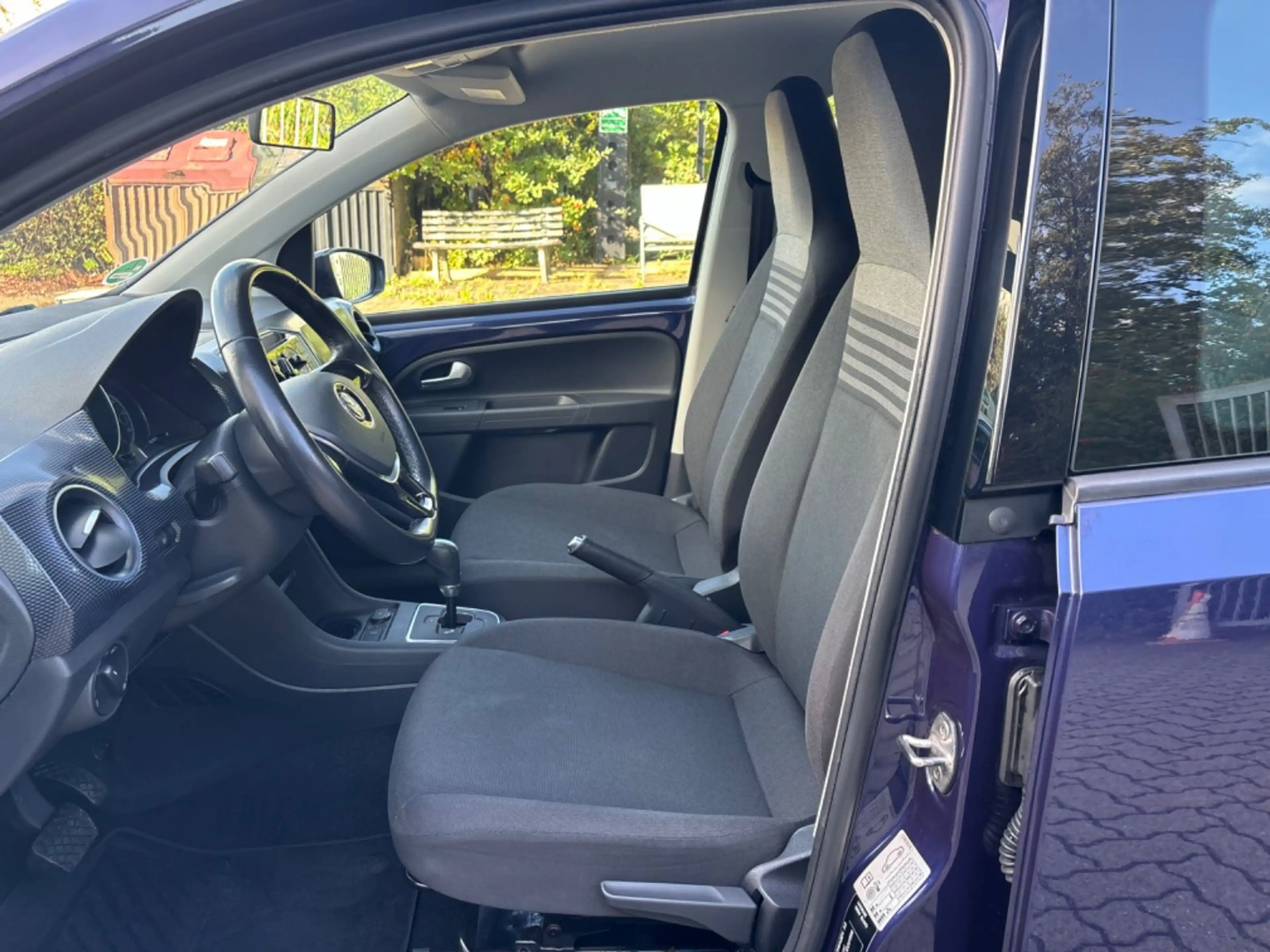 Volkswagen up! BMT Automatik Sitzhzg TÜV NEU — photo 13