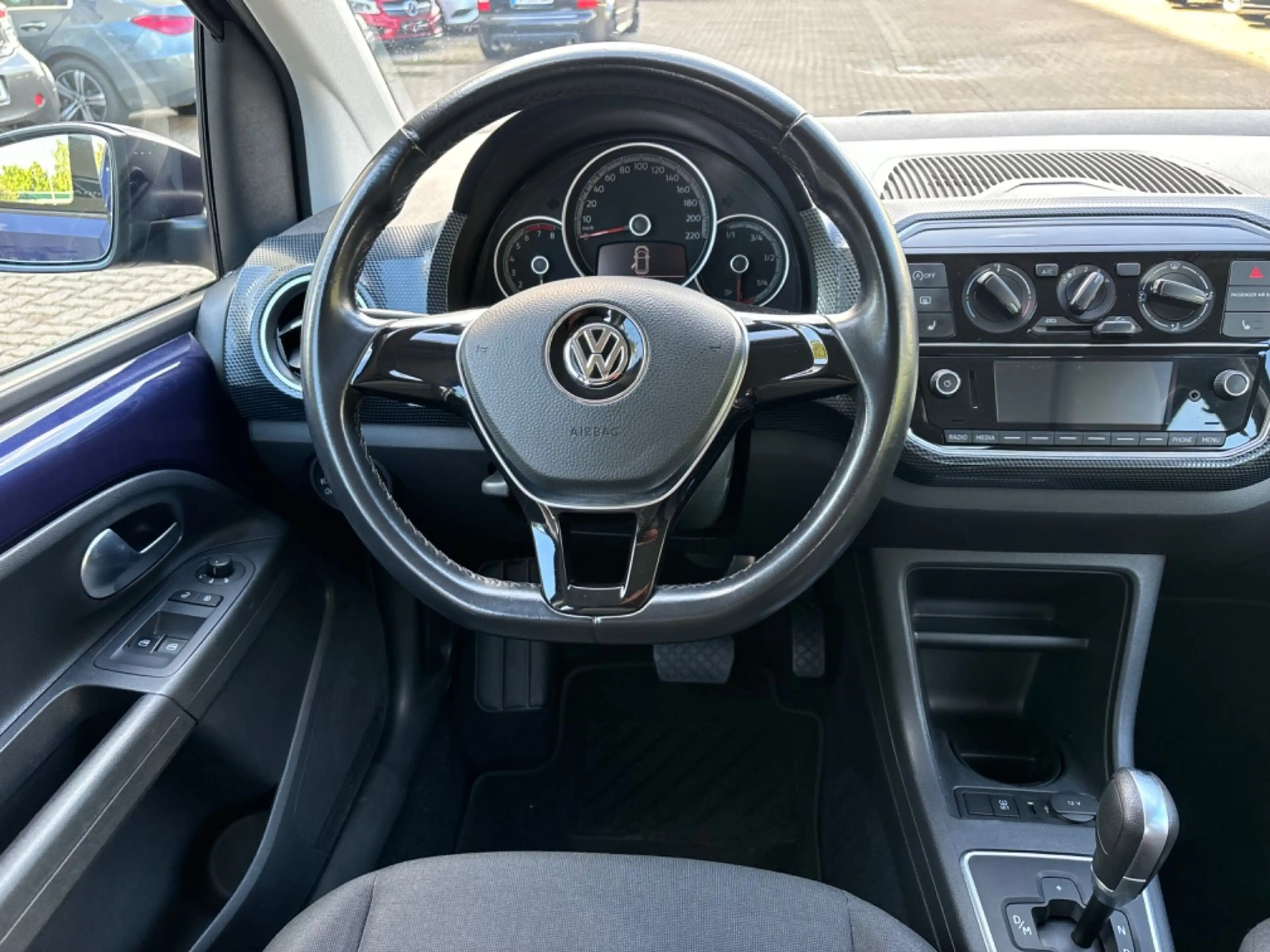 Volkswagen up! BMT Automatik Sitzhzg TÜV NEU — photo 14